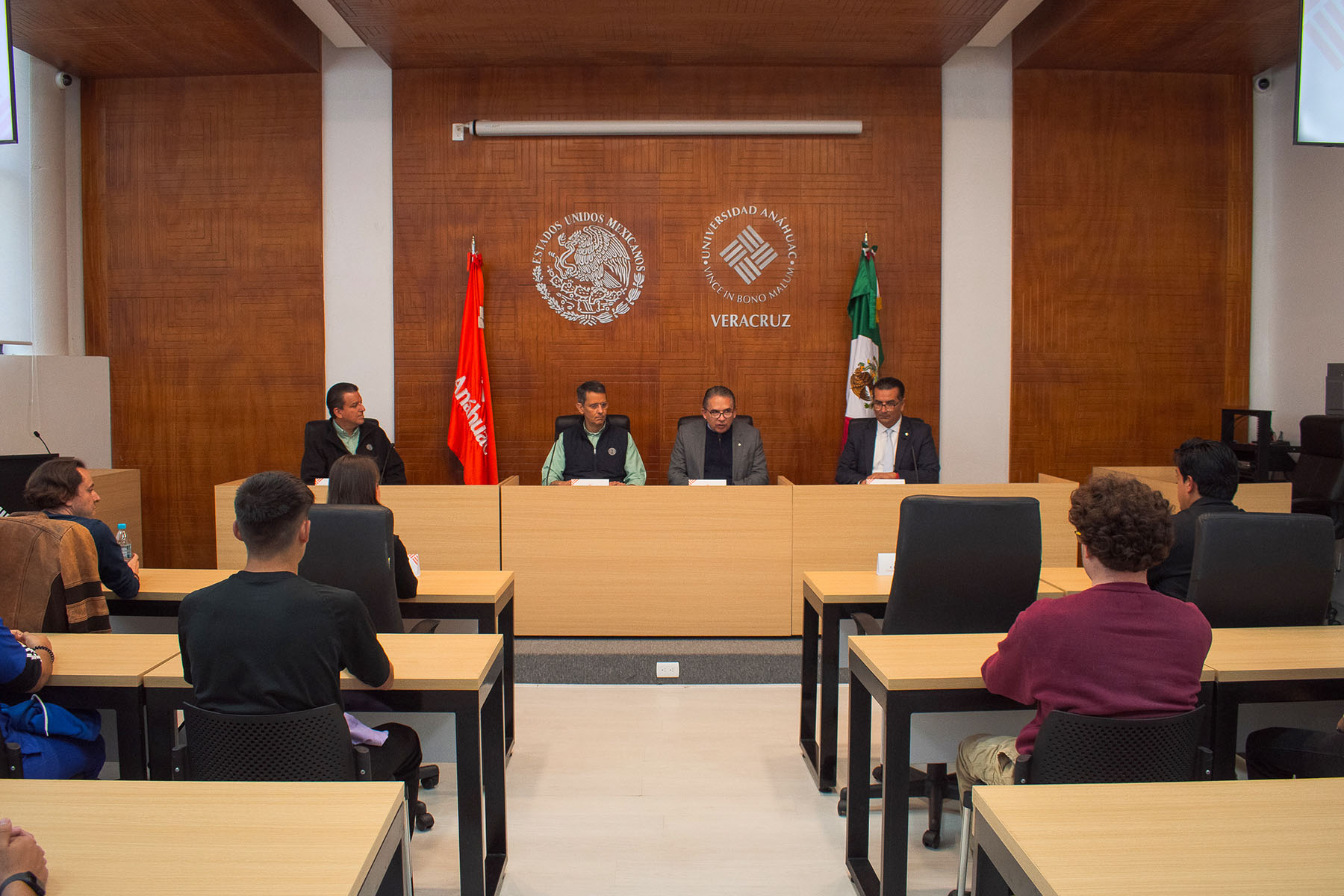 6 / 12 - Firma de Convenio de Colaboración con CAFIVER 6 / 12 - Firma de Convenio de Colaboración con CAFIVER