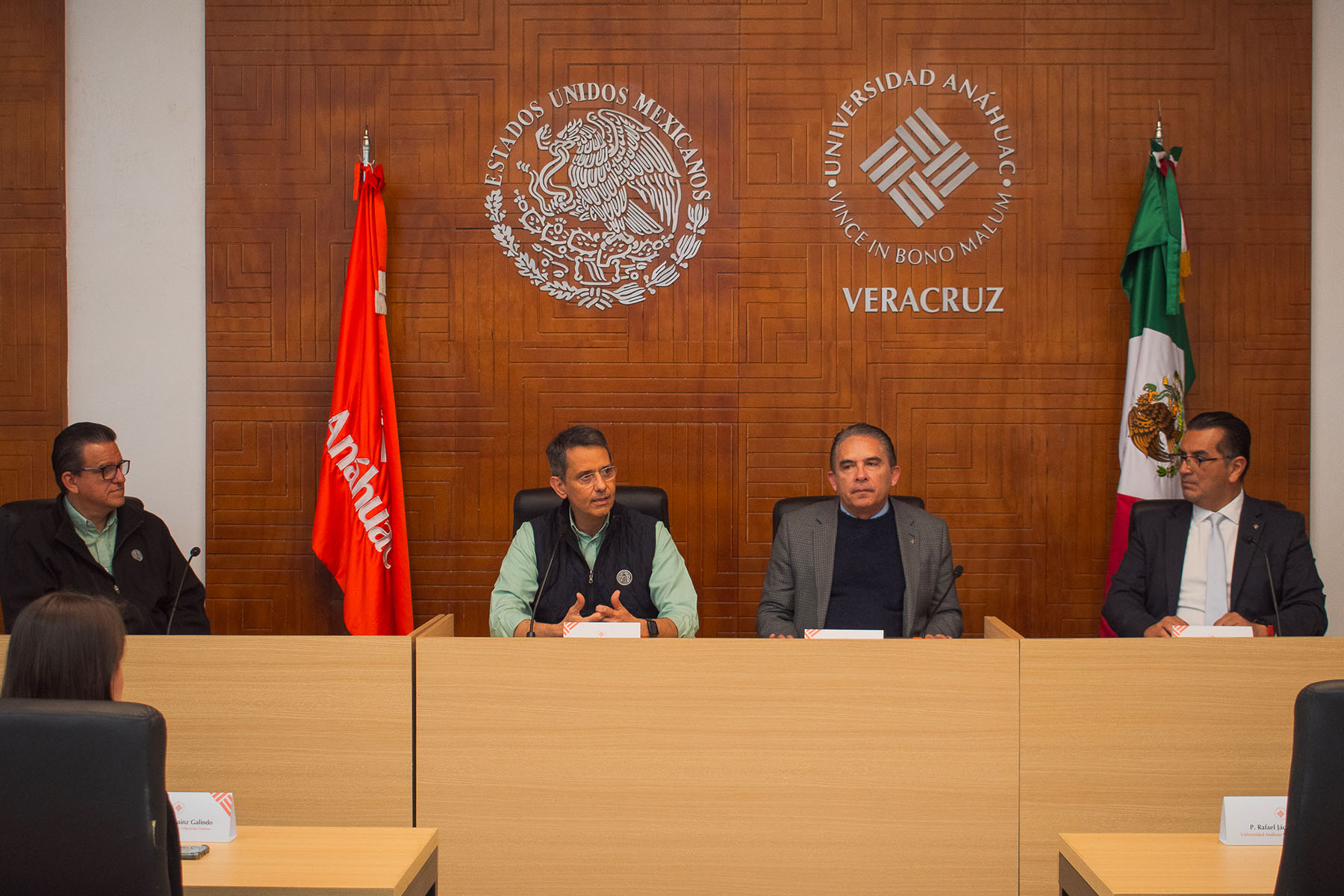 8 / 12 - Firma de Convenio de Colaboración con CAFIVER 8 / 12 - Firma de Convenio de Colaboración con CAFIVER