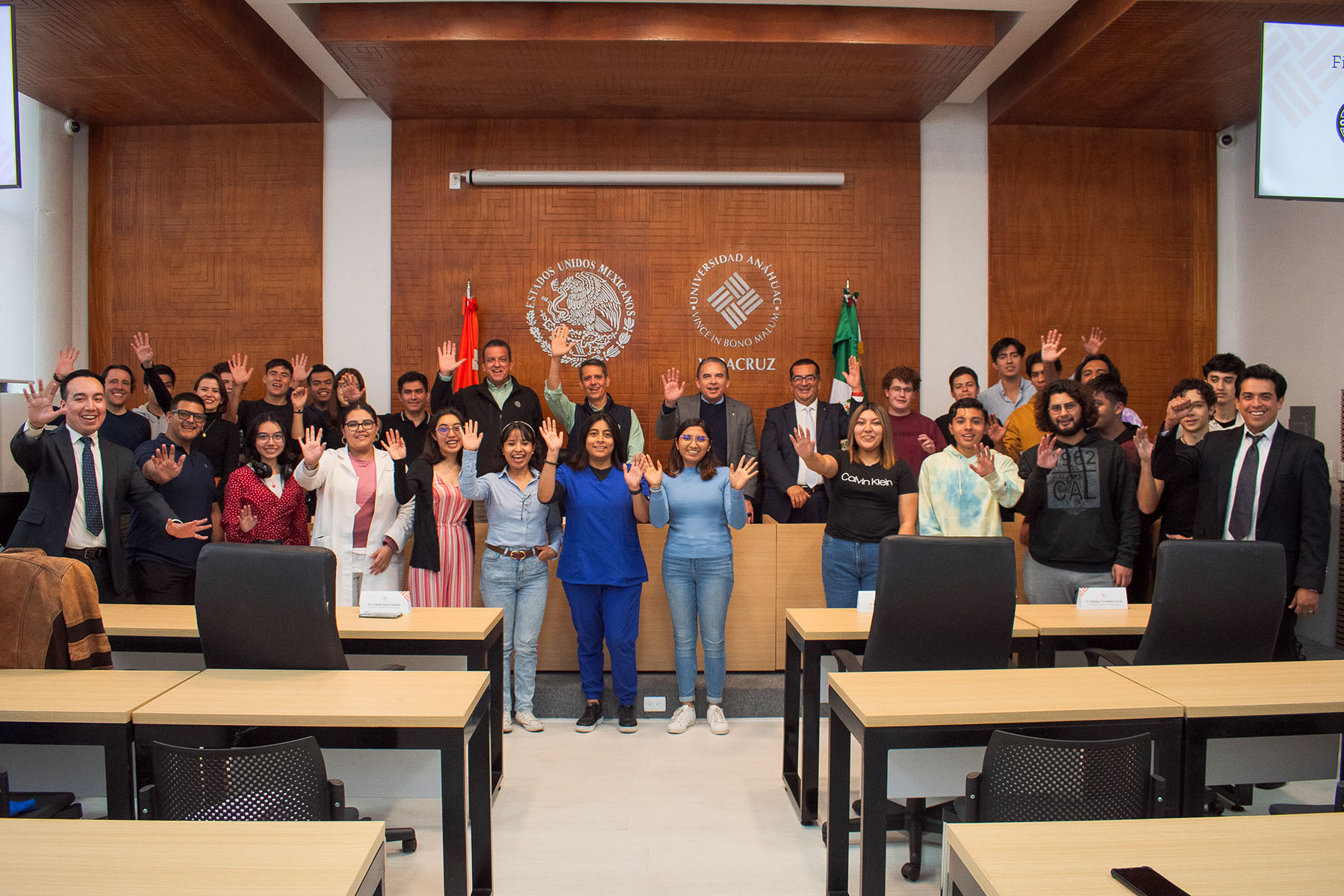 12 / 12 - Firma de Convenio de Colaboración con CAFIVER 12 / 12 - Firma de Convenio de Colaboración con CAFIVER