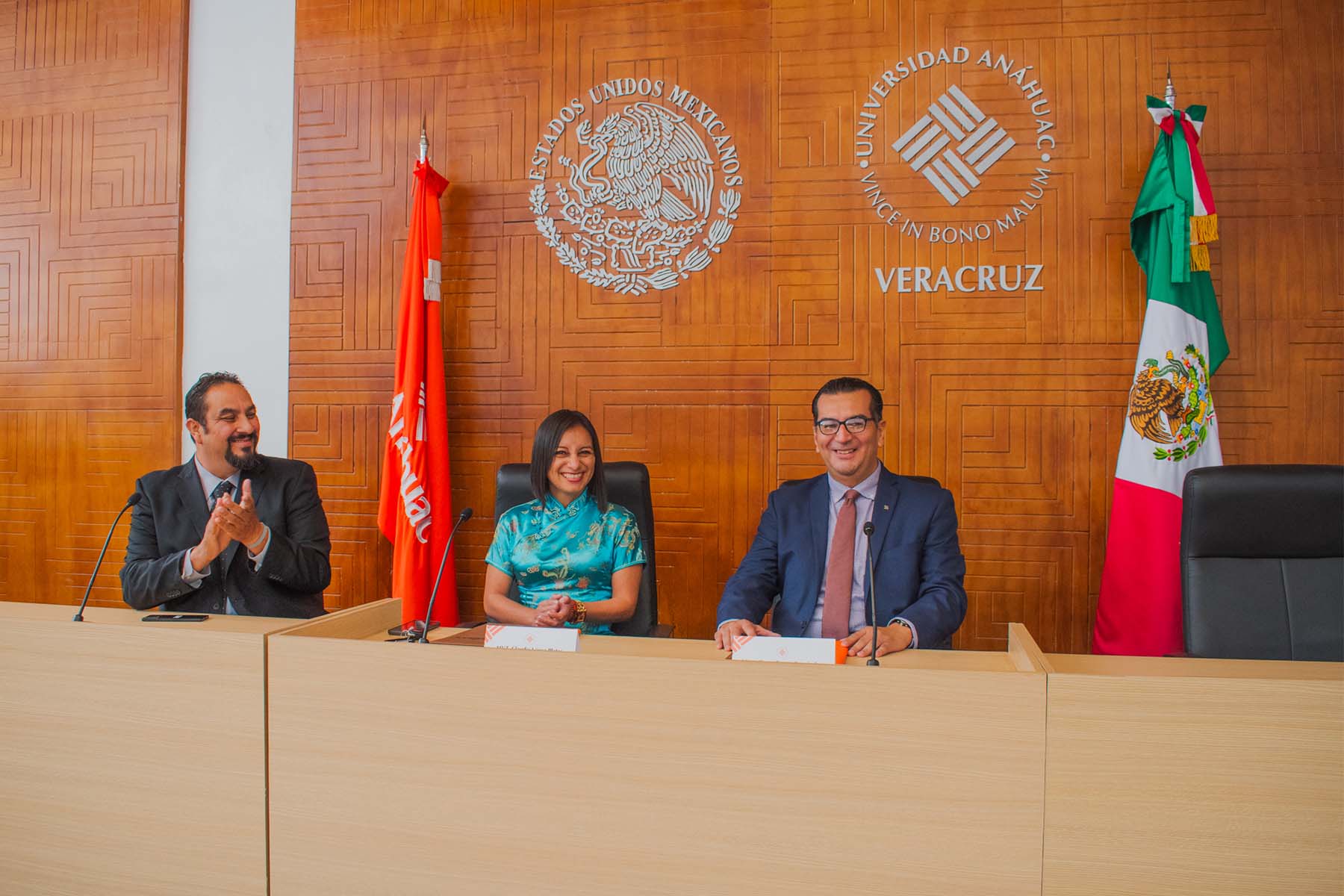 1 / 24 - Firma de Convenio de Colaboración con el Colegio Estatal de Médicos Veterinarios