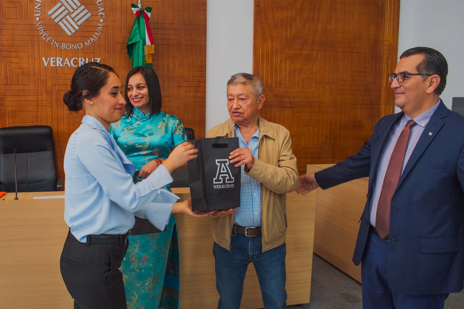 21 / 24 - Firma de Convenio de Colaboración con el Colegio Estatal de Médicos Veterinarios