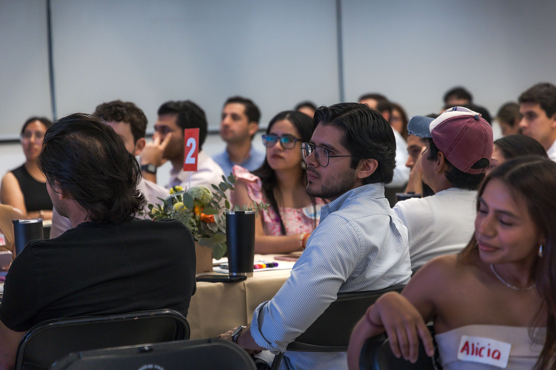 3 / 43 - Coffee Conect, Networking Exclusivo para Alumnos de Posgrados Edición 2024: Follow the