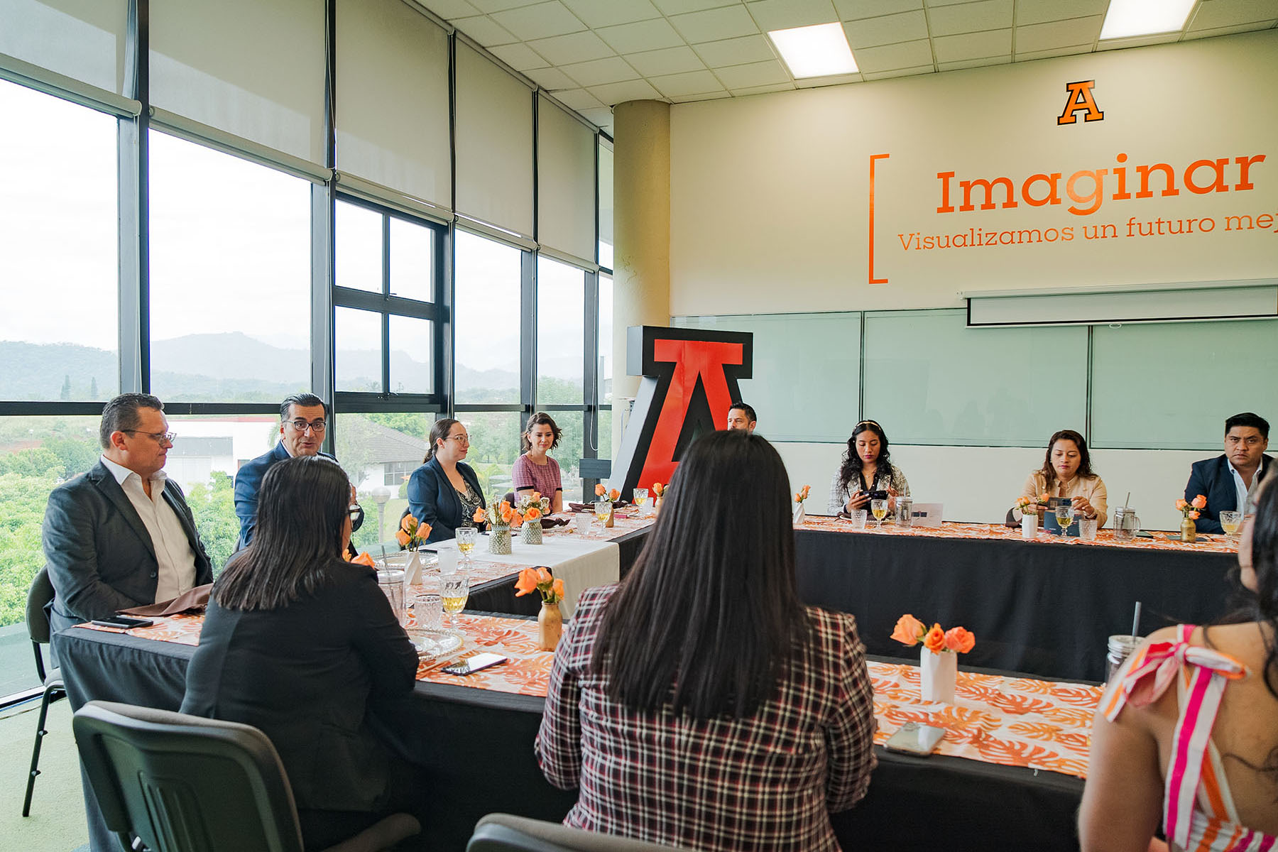 1 / 34 - La Meta Está Cerca: Maestría en Desarrollo del Capital Humano 1 / 34 - La Meta Está Cerca: Maestría en Desarrollo del Capital Humano