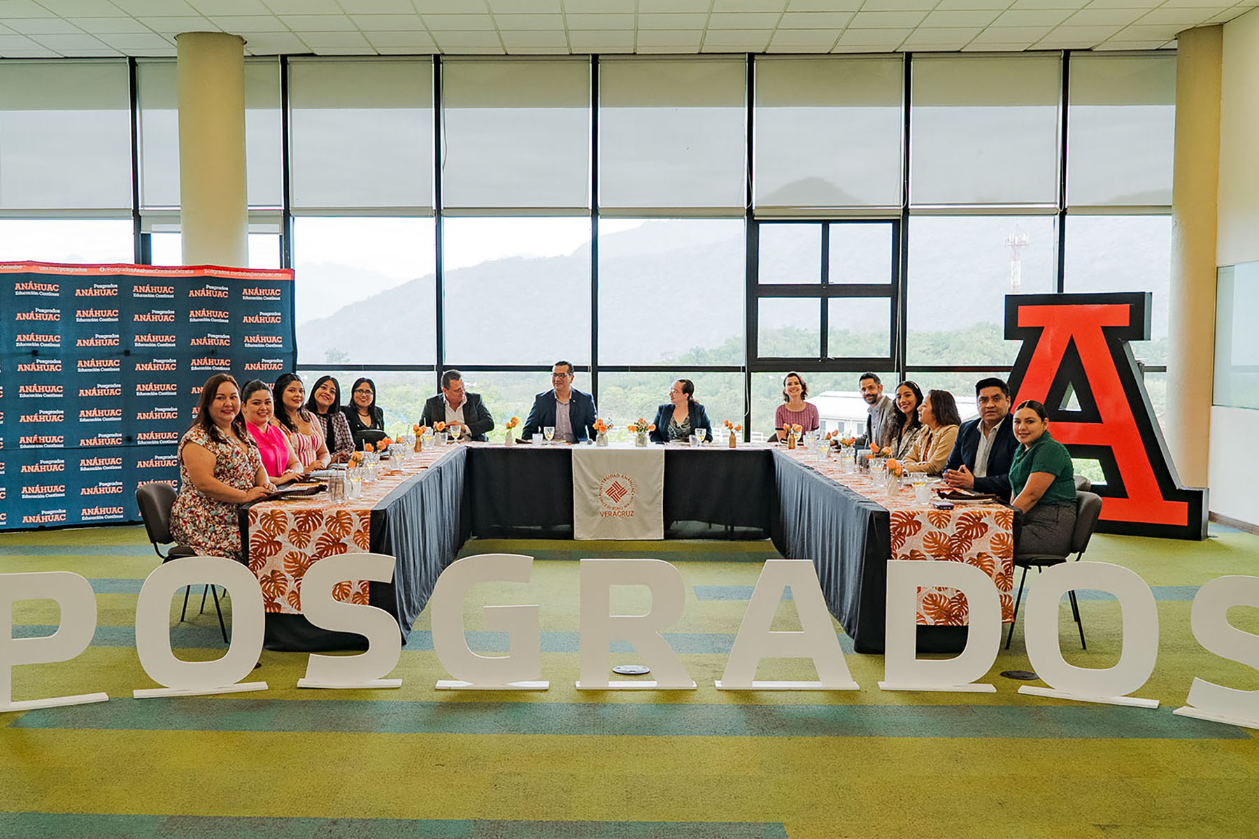 2 / 34 - La Meta Está Cerca: Maestría en Desarrollo del Capital Humano 2 / 34 - La Meta Está Cerca: Maestría en Desarrollo del Capital Humano