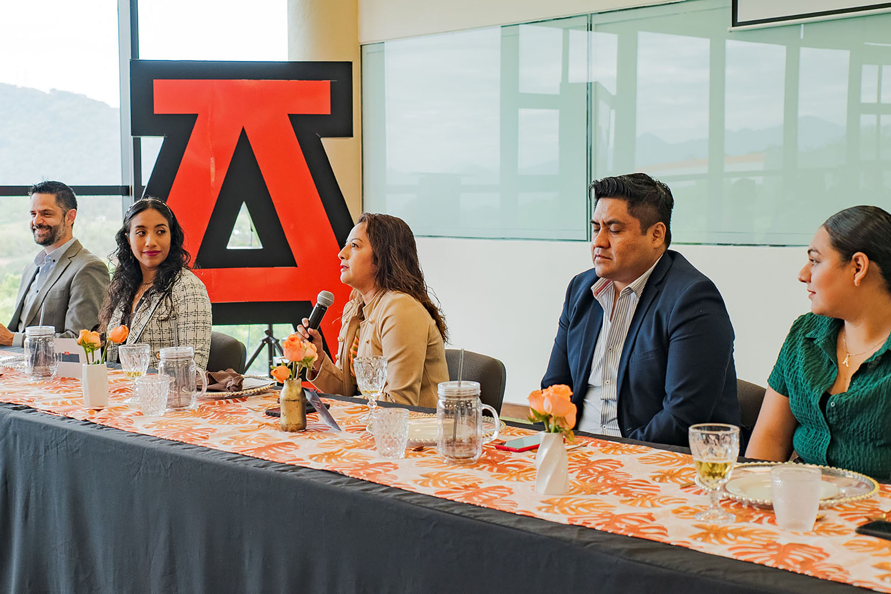 12 / 34 - La Meta Está Cerca: Maestría en Desarrollo del Capital Humano 12 / 34 - La Meta Está Cerca: Maestría en Desarrollo del Capital Humano