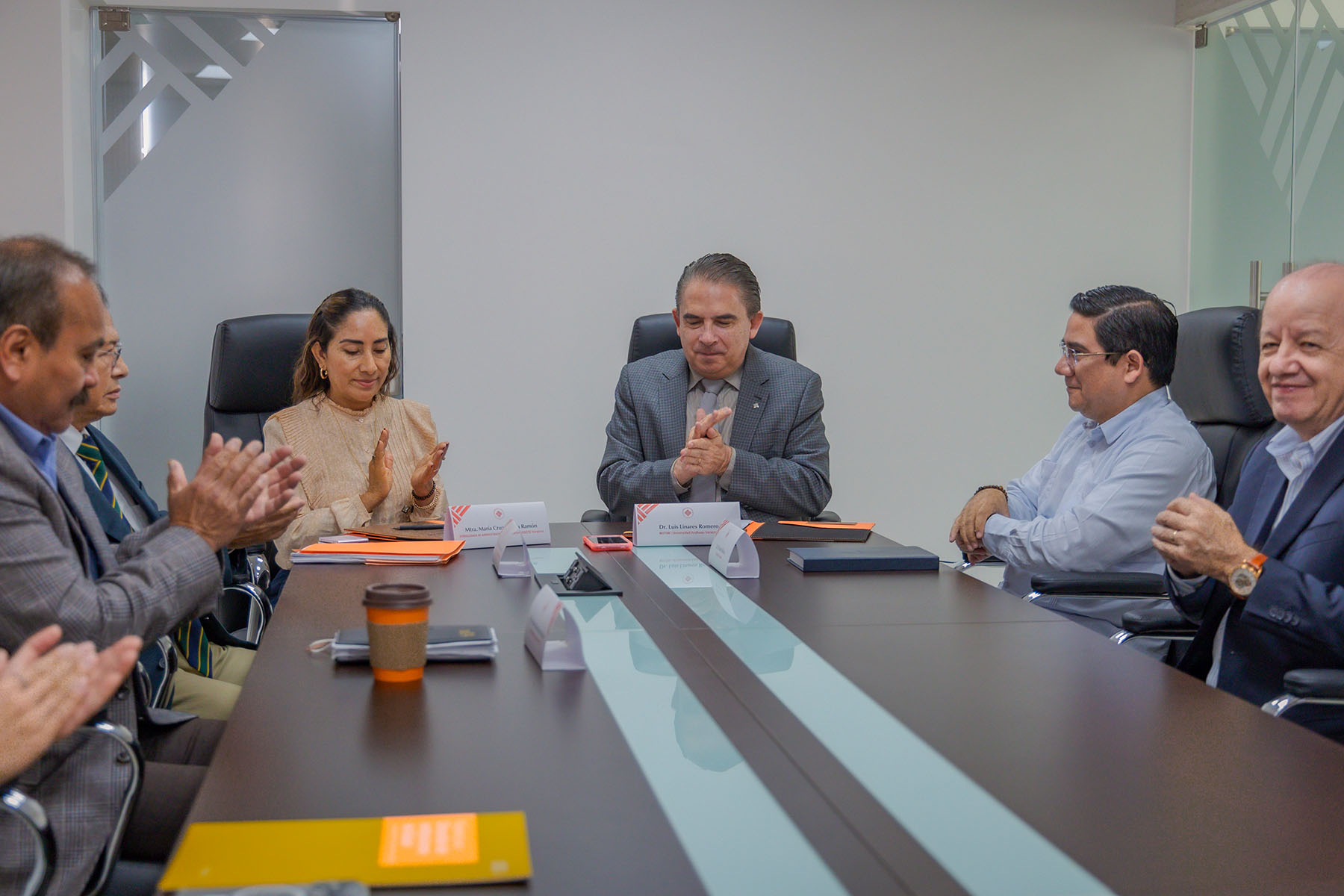 11 / 19 - Renovación de Convenio con el Instituto de Seguridad y Servicios Sociales de los