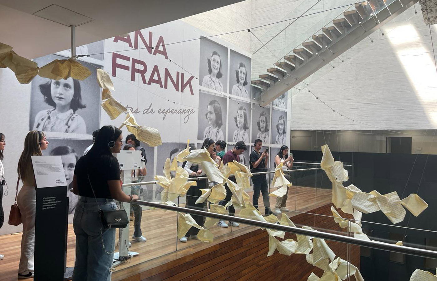 1 / 4 - Visita al Museo de Memoria y Tolerancia por Alumnos de Psicología y Derecho 1 / 4 - Visita al Museo de Memoria y Tolerancia por Alumnos de Psicología y Derecho