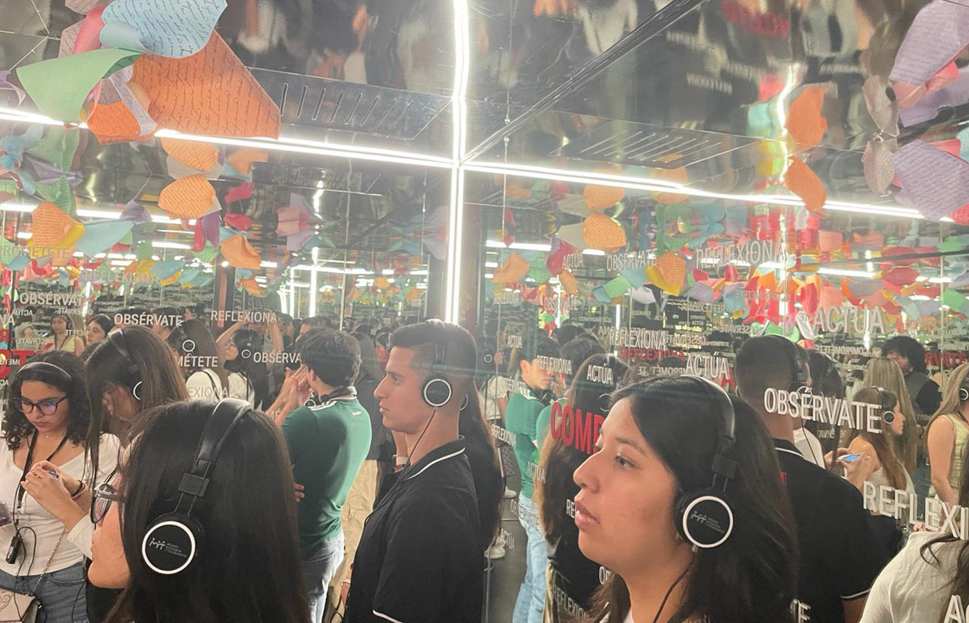 2 / 4 - Visita al Museo de Memoria y Tolerancia por Alumnos de Psicología y Derecho 2 / 4 - Visita al Museo de Memoria y Tolerancia por Alumnos de Psicología y Derecho