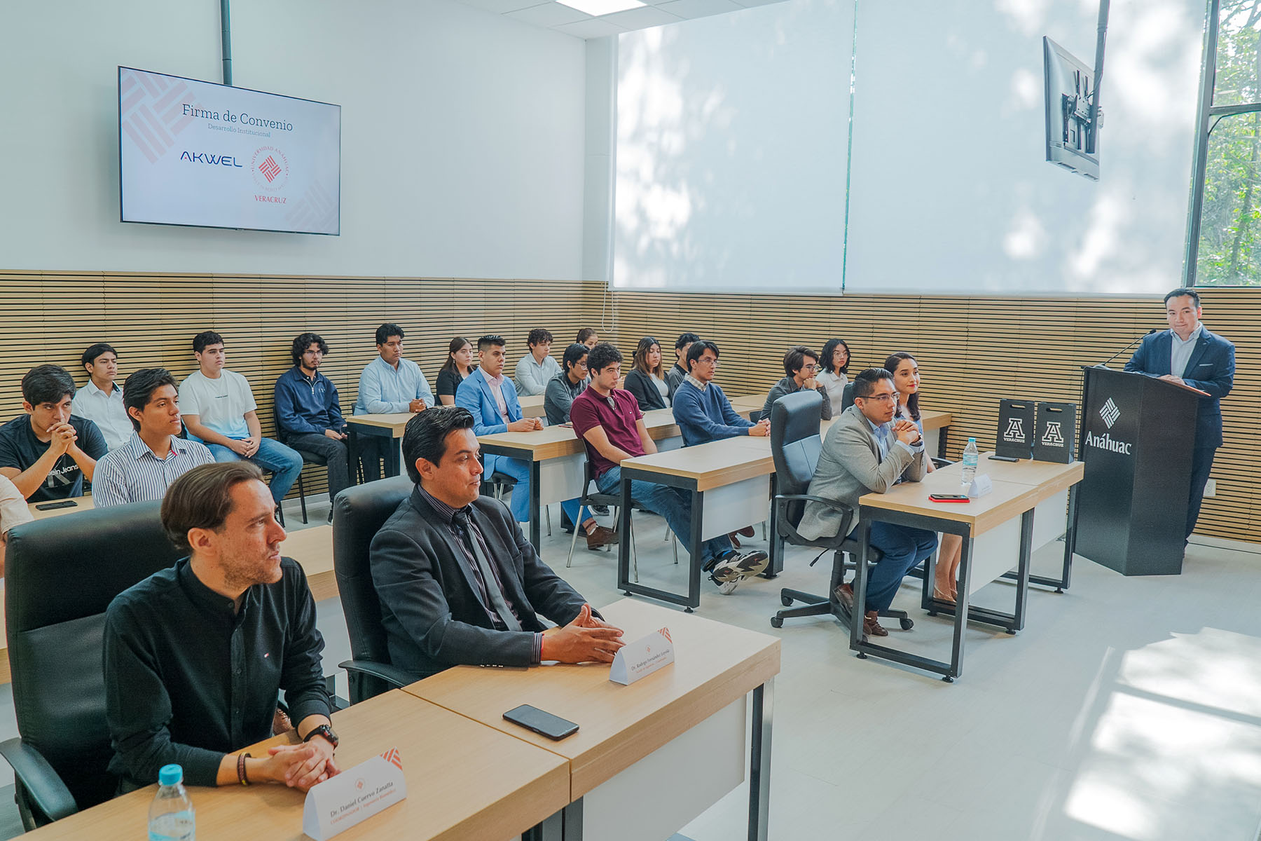 3 / 15 - Firma de Convenio de Colaboración con AKWEL