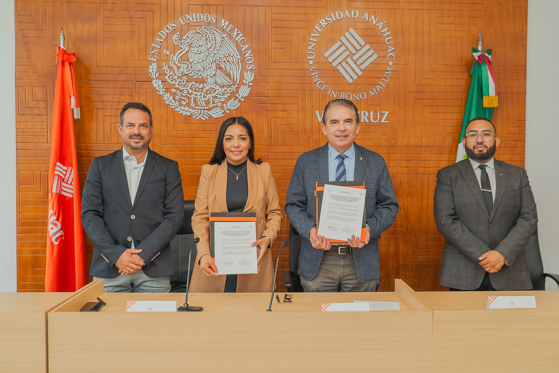 13 / 17 - Firma de Convenio de Colaboración con el Colegio de Arquitectos Córdoba y Orizaba 13 / 17 - Firma de Convenio de Colaboración con el Colegio de Arquitectos Córdoba y Orizaba