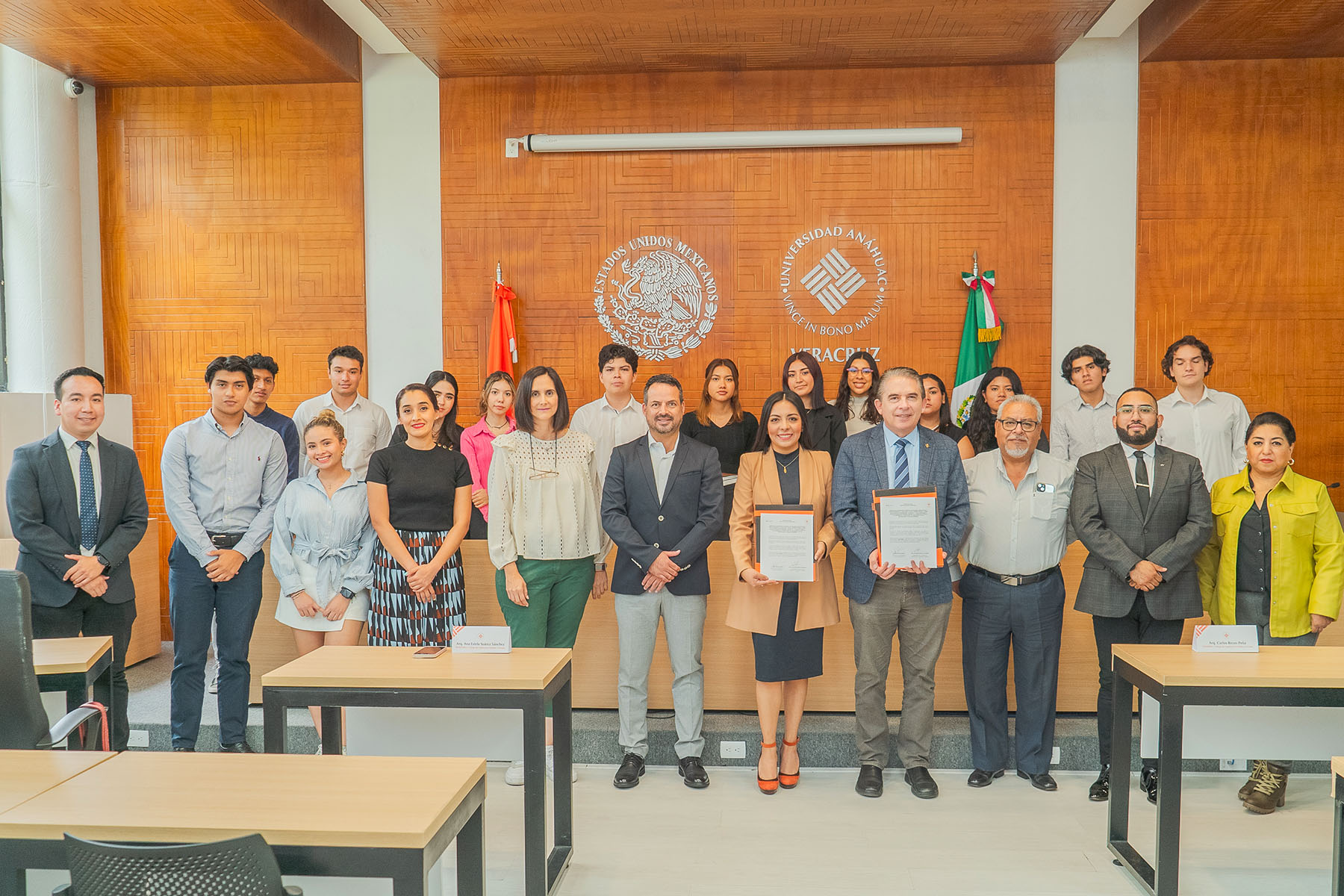 14 / 17 - Firma de Convenio de Colaboración con el Colegio de Arquitectos Córdoba y Orizaba 14 / 17 - Firma de Convenio de Colaboración con el Colegio de Arquitectos Córdoba y Orizaba