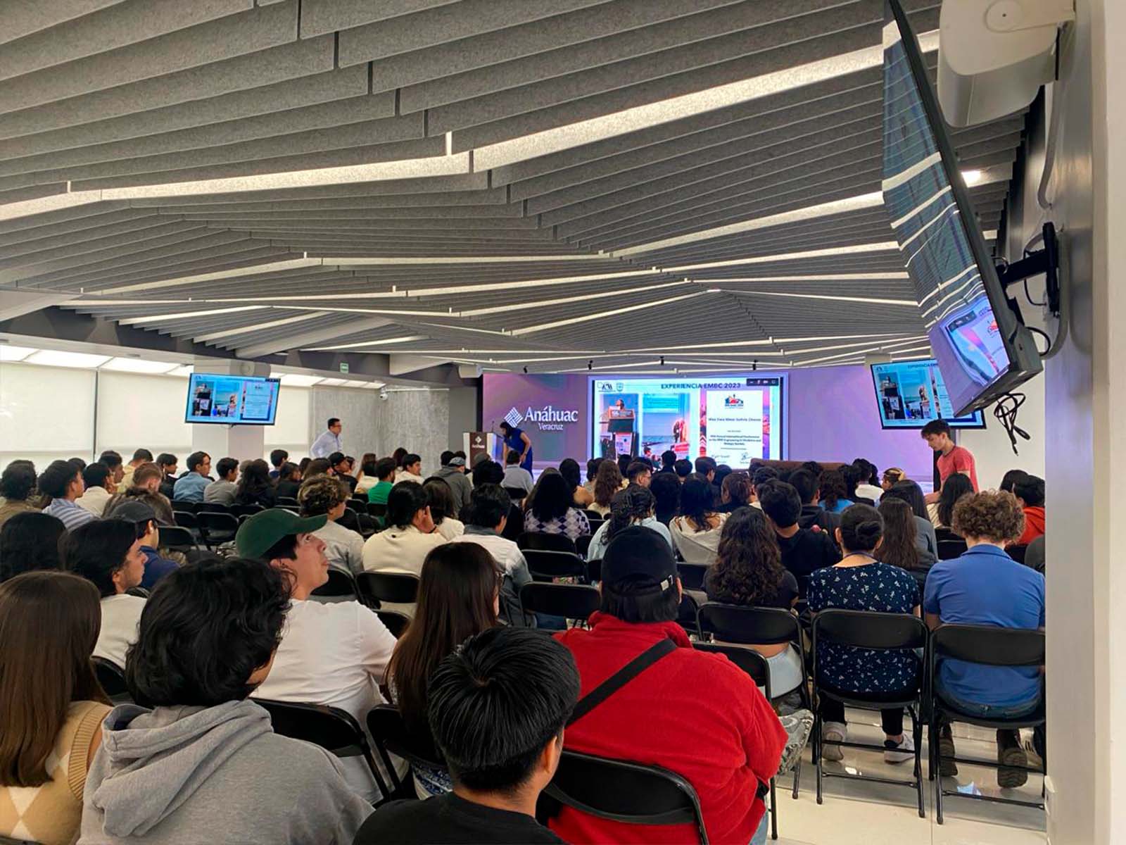 4 / 8 - Segundo Simposio de Ingeniería Biomédica 4 / 8 - Segundo Simposio de Ingeniería Biomédica