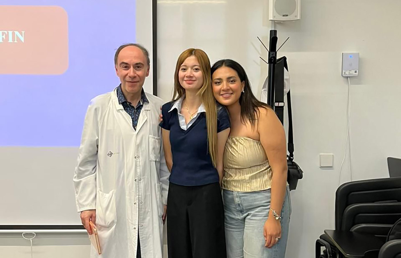 4 / 6 - Alumnos de la Escuela de Medicina Realizaron Curso de Verano en Barcelona