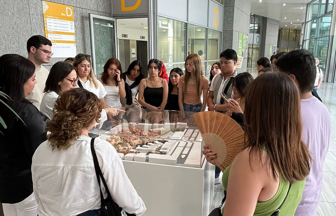 6 / 6 - Alumnos de la Escuela de Medicina Realizaron Curso de Verano en Barcelona
