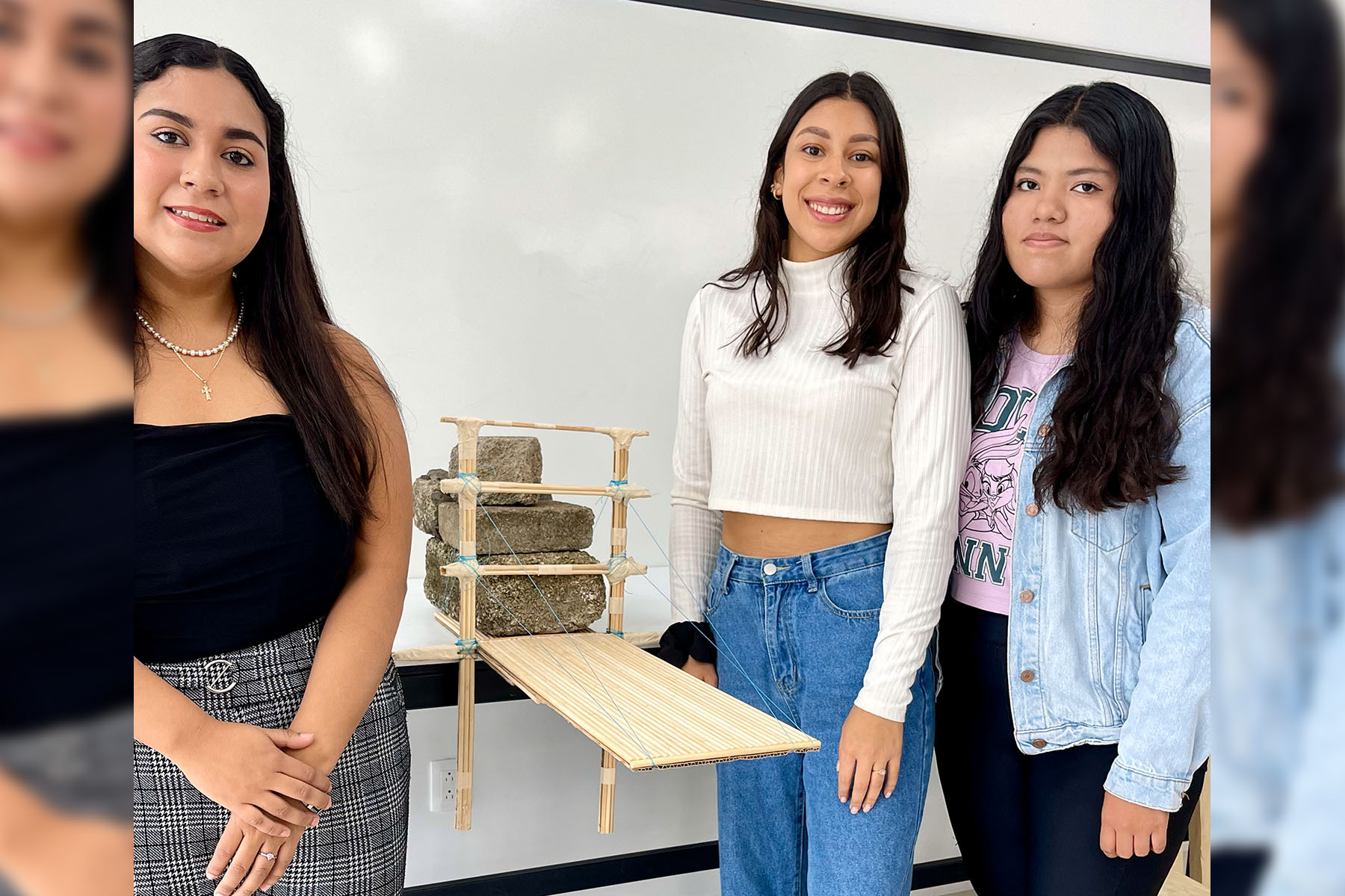 4 / 16 - Desafiando los Límites: Alumnos de Arquitectura Realizan Pruebas de Resistencia en 4 / 16 - Desafiando los Límites: Alumnos de Arquitectura Realizan Pruebas de Resistencia en