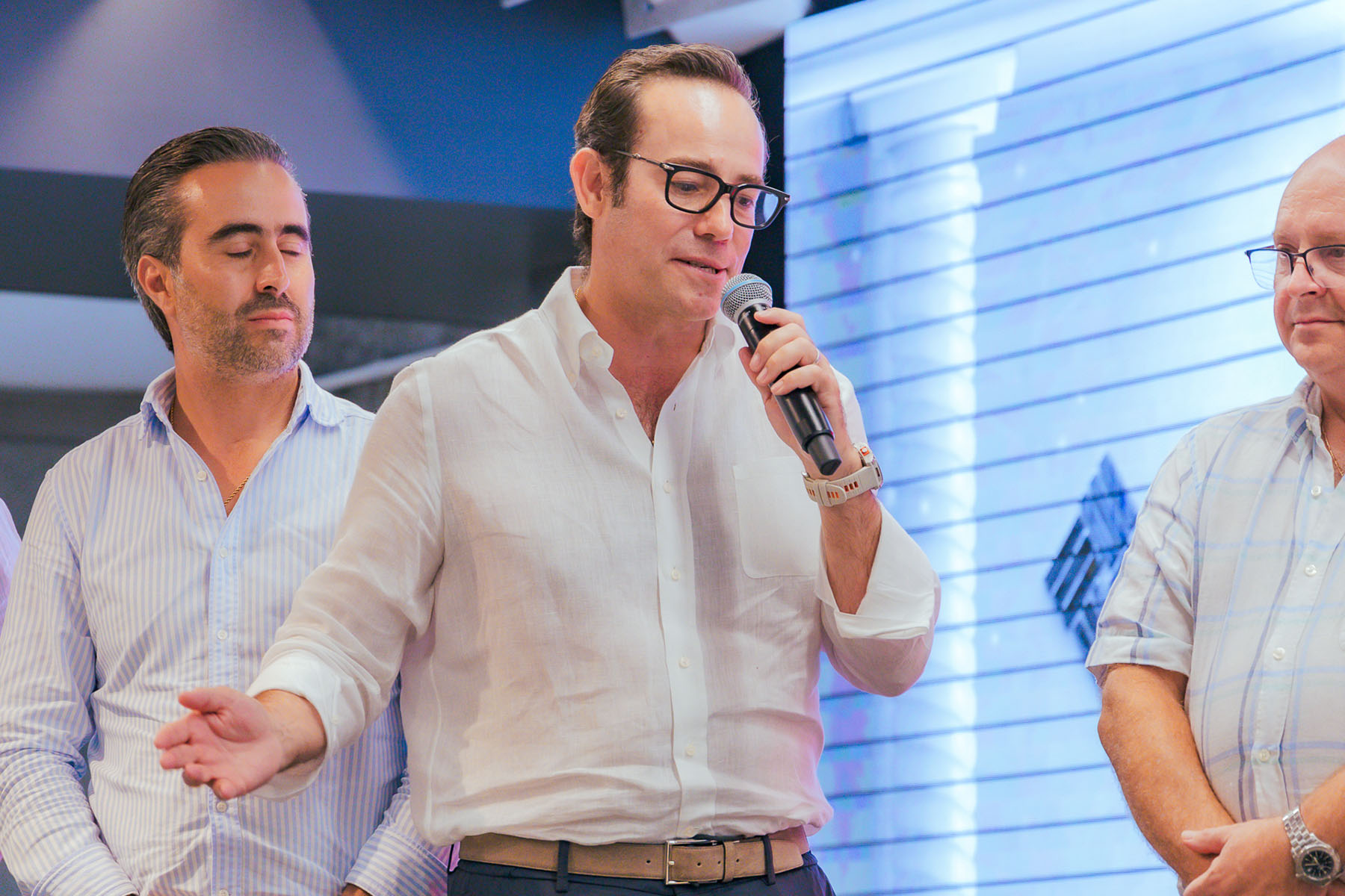 10 / 11 - Charla de Café con un Empresario: Conversatorios