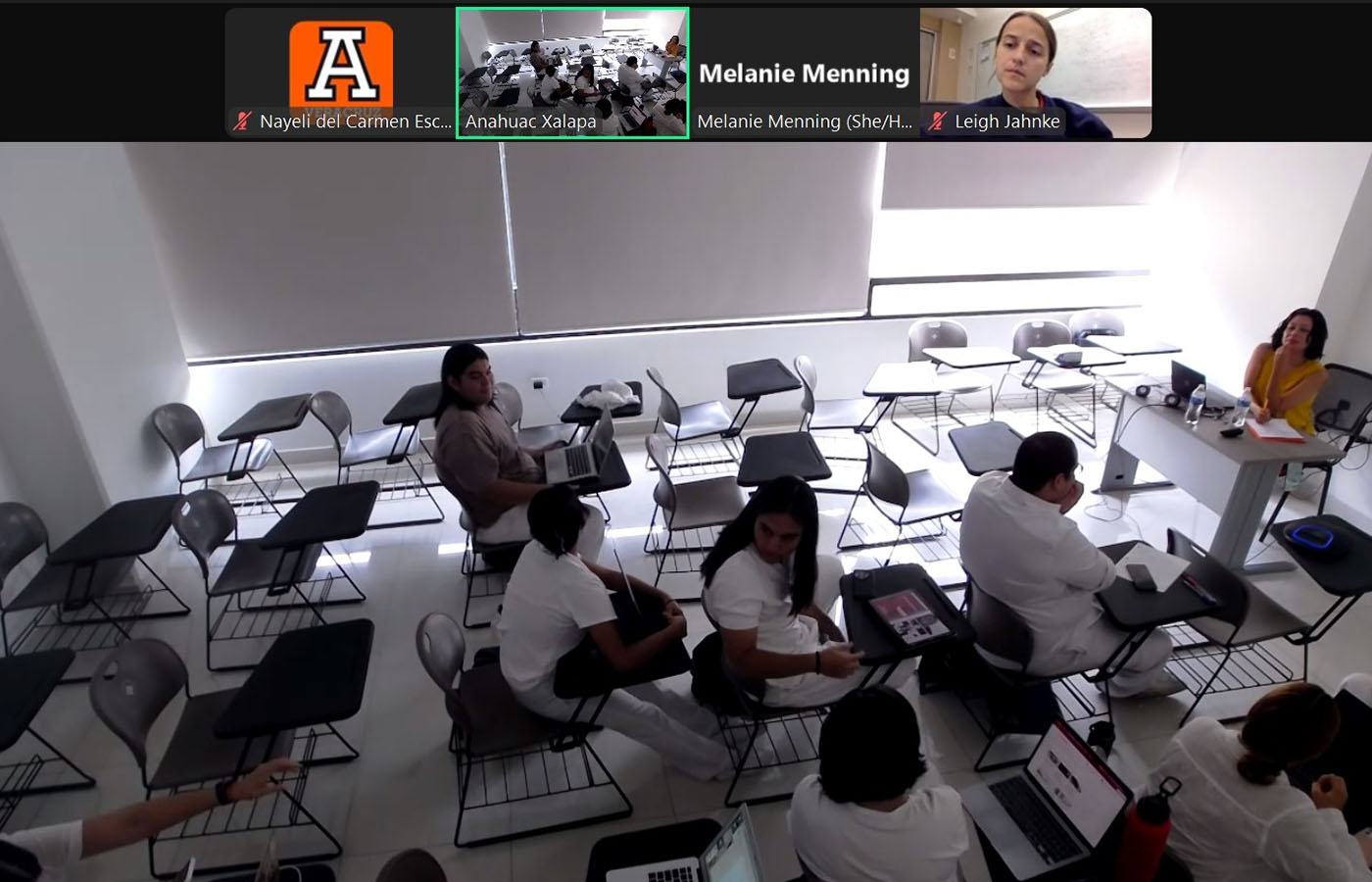 4 / 13 - Éxito en Salud Pública: Alumnos Concluyen Curso de Verano con Profesores del University