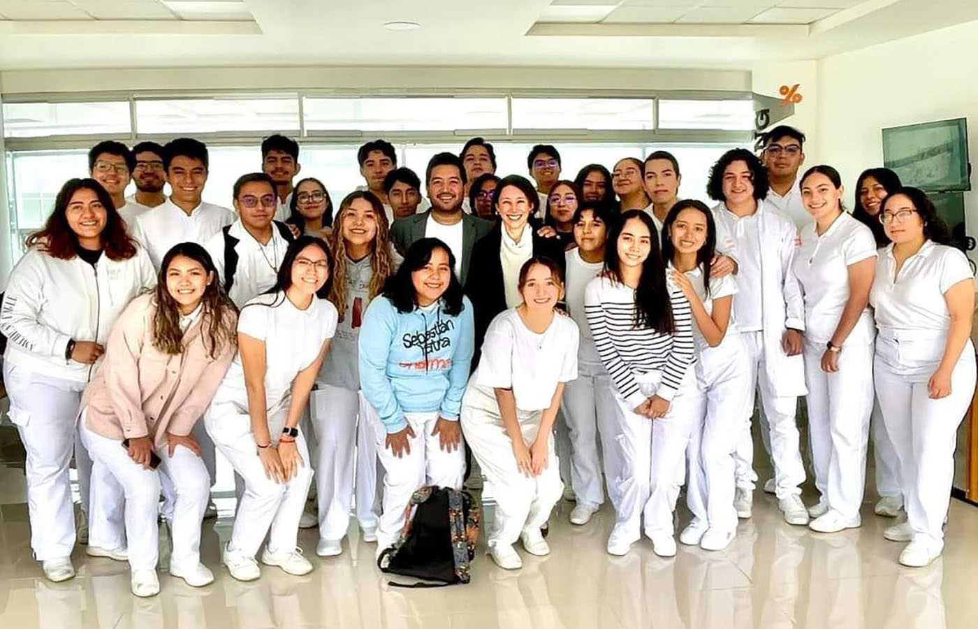 12 / 13 - Éxito en Salud Pública: Alumnos Concluyen Curso de Verano con Profesores del