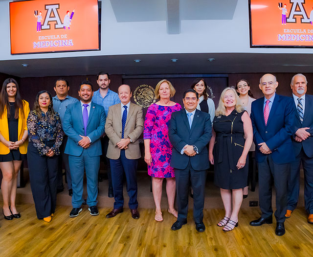 La Escuela de Medicina Recibe a Visitantes Distinguidos de la Universidad de Nebraska