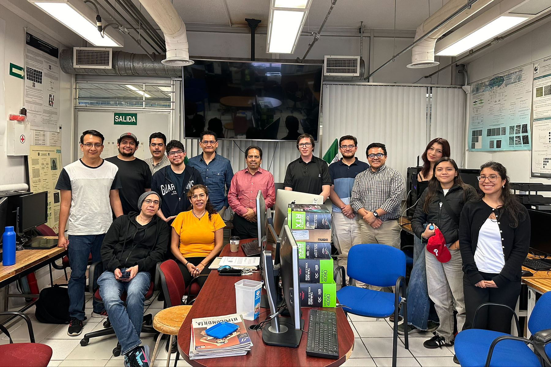 2 / 4 - Alumnos de Ingeniería Biomédica Visitan la Escuela Médico Naval y el Laboratorio