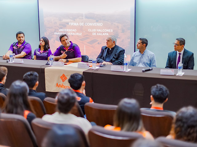 Firma de Convenio con el Club Halcones de Xalapa
