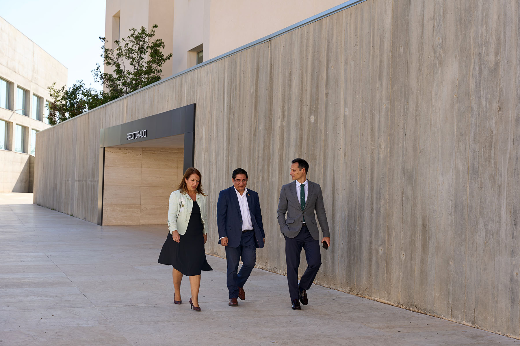 1 / 9 - Fortaleciendo Lazos Internacionales: Visita del Vicerrector a la Universidad San Jorge de