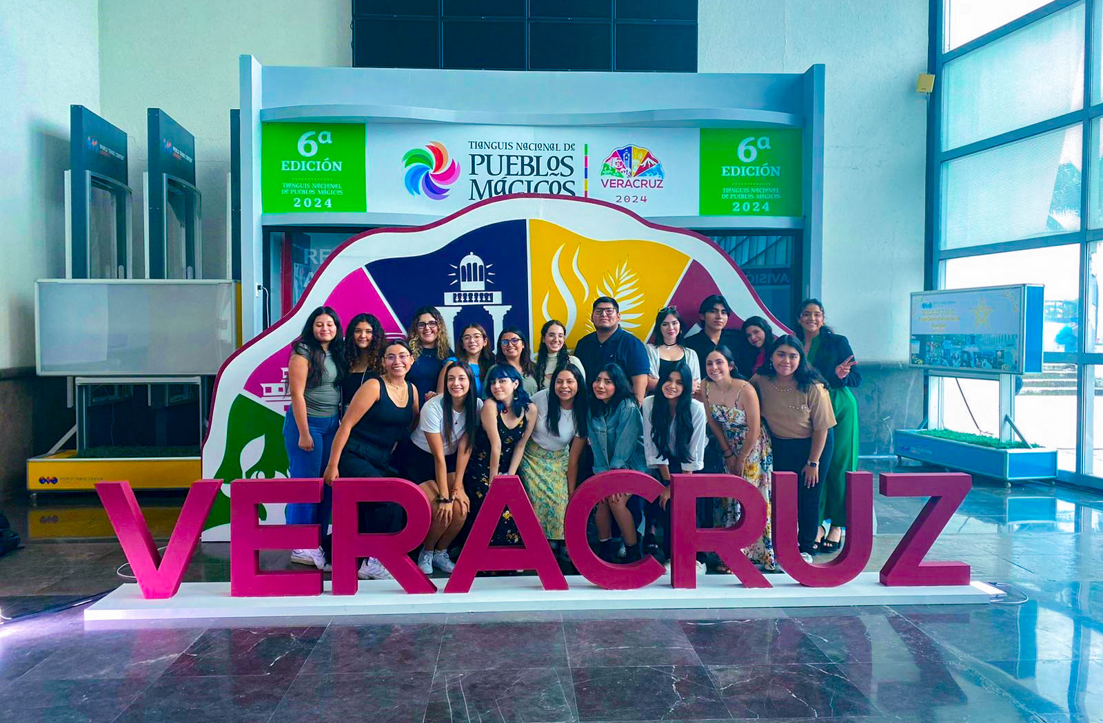 1 / 6 - Estudiantes de Turismo Internacional Asisten a la Sexta Edición del Tianguis Nacional de 1 / 6 - Estudiantes de Turismo Internacional Asisten a la Sexta Edición del Tianguis Nacional de