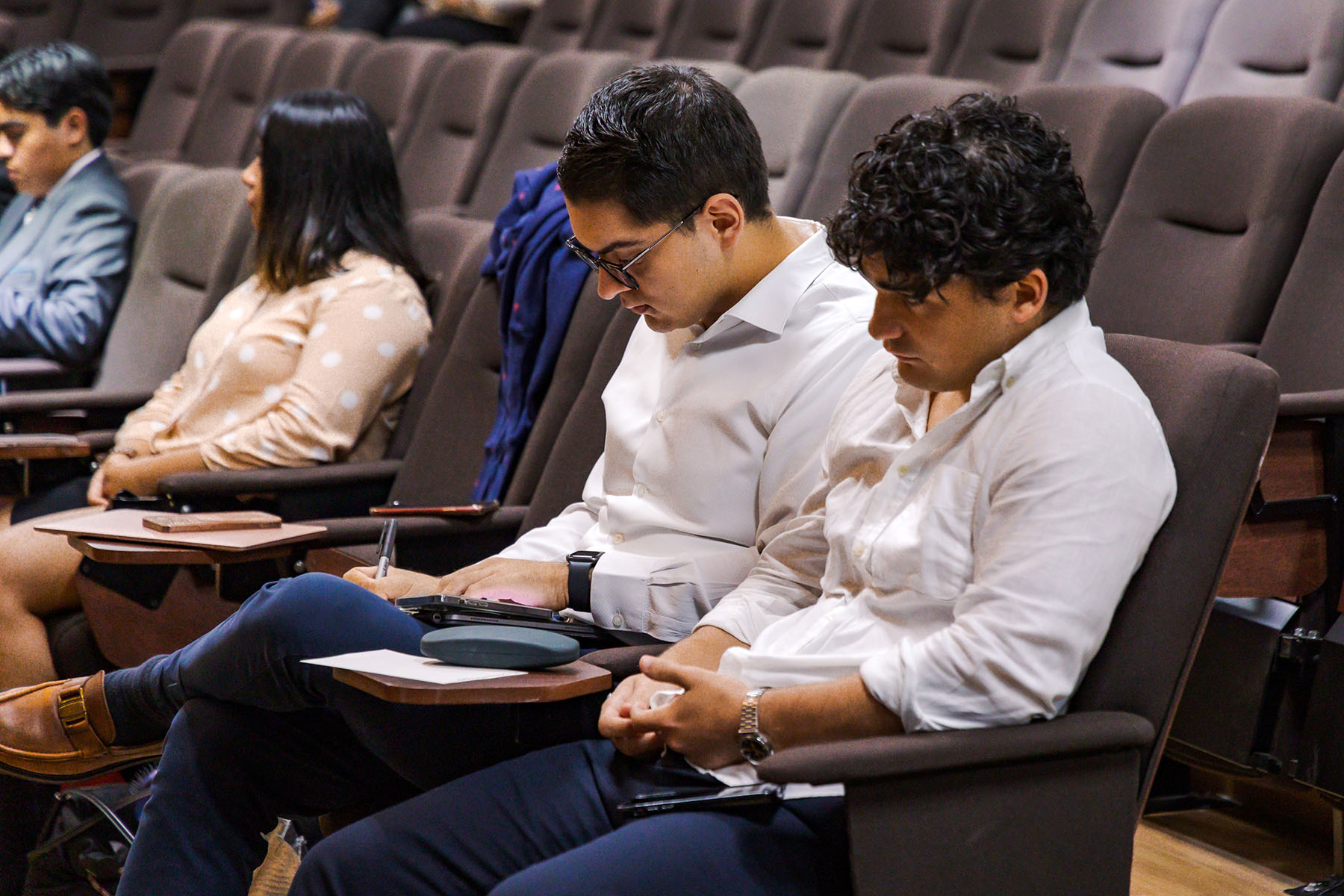8 / 11 - Alumnos de la Escuela de Derecho Presentan el Foro Ética Profesional del Abogado 8 / 11 - Alumnos de la Escuela de Derecho Presentan el Foro Ética Profesional del Abogado