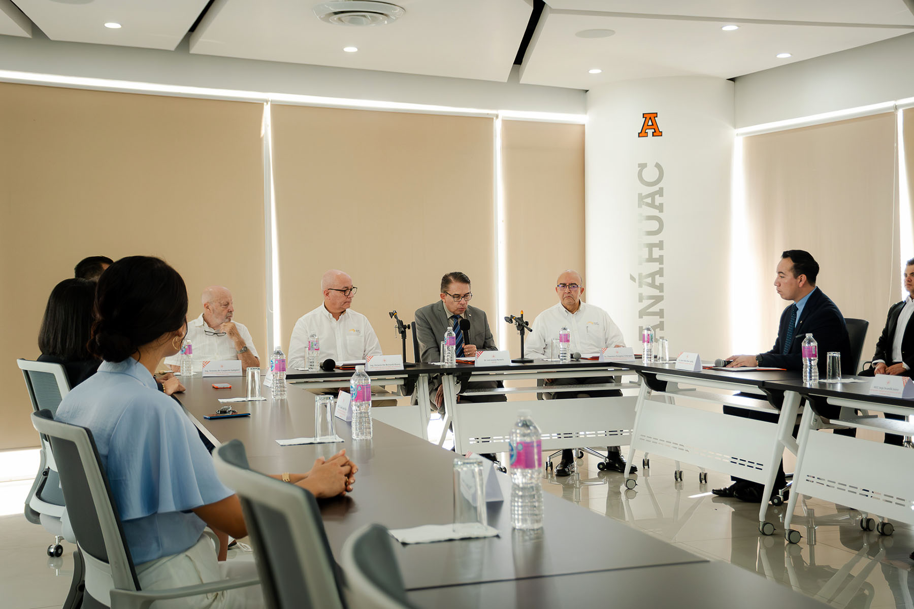 4 / 57 - Firma de Convenio con Asociación de Avicultores de Córdoba y Laboratorio Cordobés de