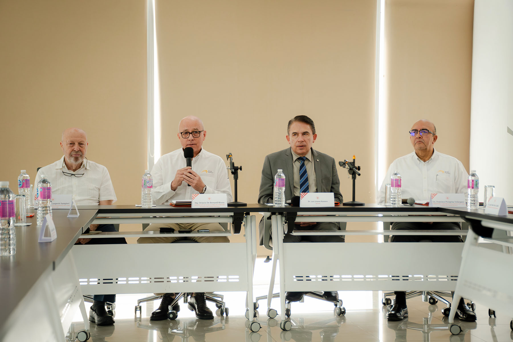 5 / 57 - Firma de Convenio con Asociación de Avicultores de Córdoba y Laboratorio Cordobés de