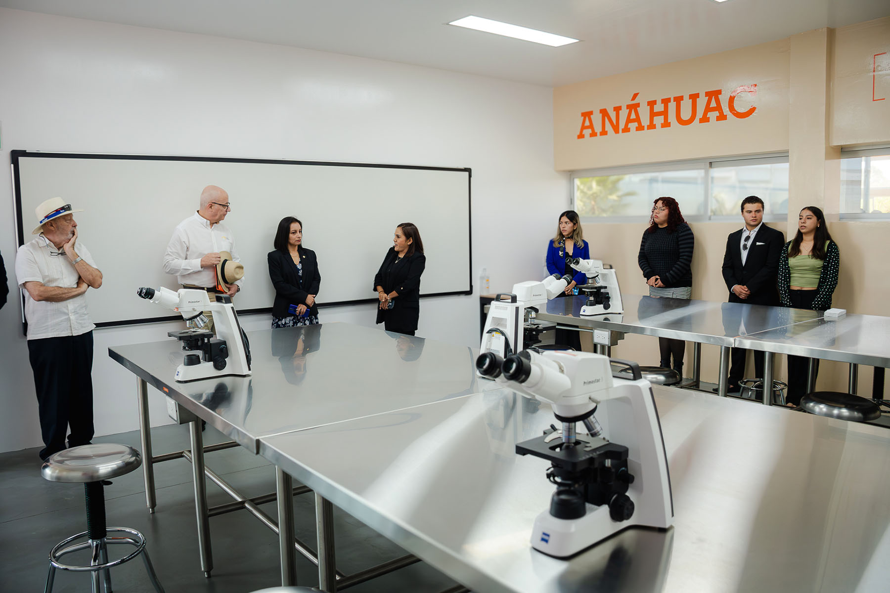 34 / 57 - Firma de Convenio con Asociación de Avicultores de Córdoba y Laboratorio Cordobés de