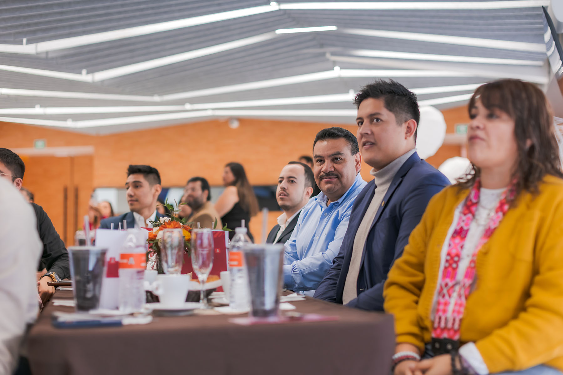 14 / 70 - La Meta Está Cerca: Clausura de la Maestría en Economía y Negocios para Grupo