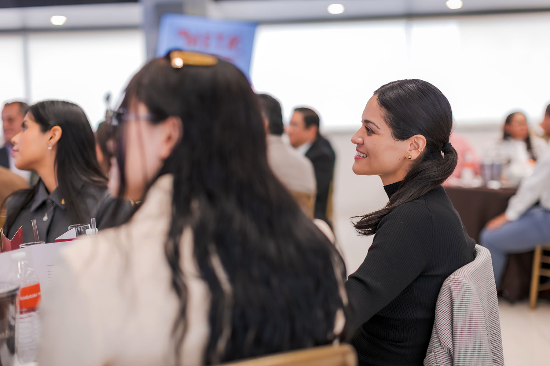 34 / 70 - La Meta Está Cerca: Clausura de la Maestría en Economía y Negocios para Grupo
