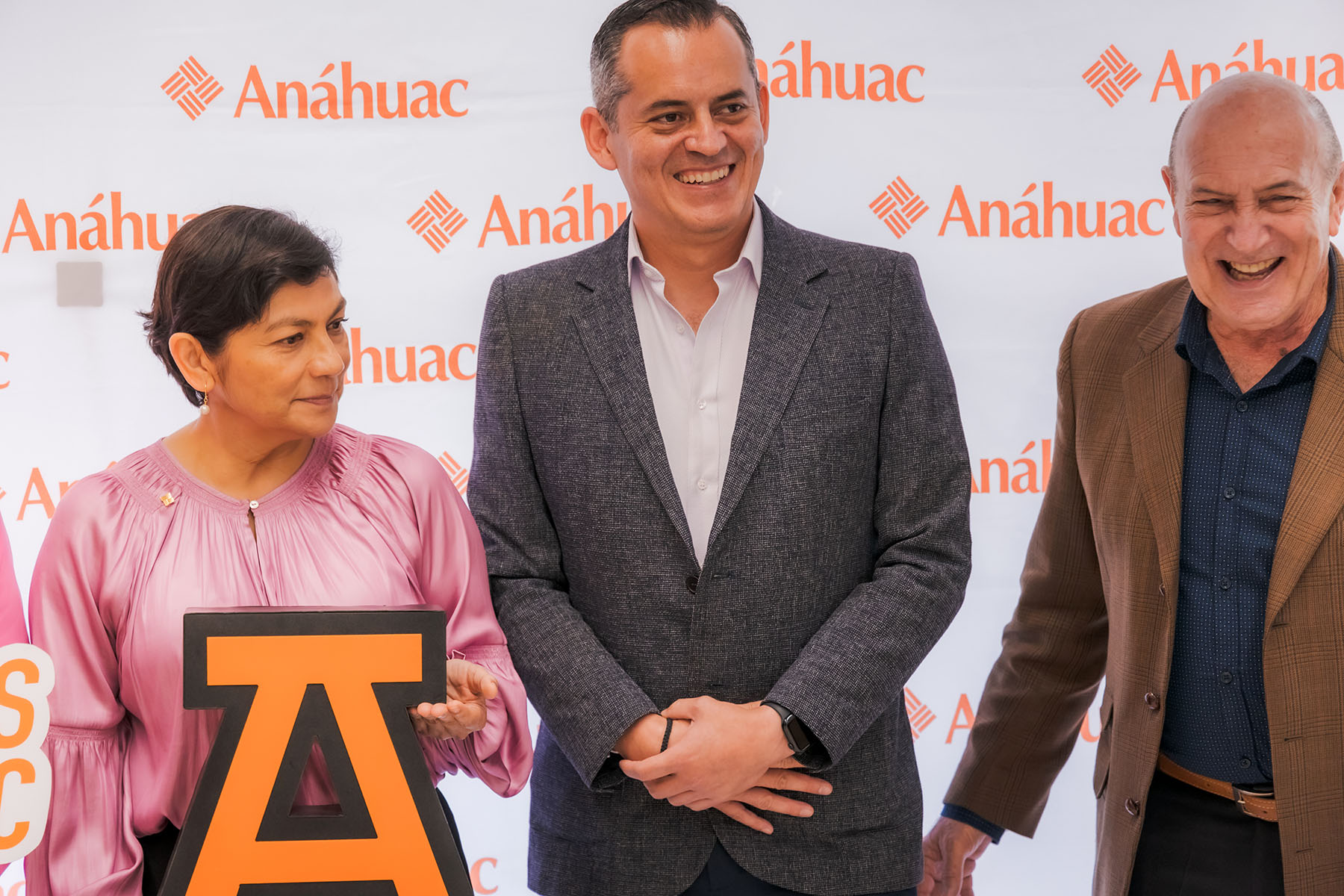 39 / 70 - La Meta Está Cerca: Clausura de la Maestría en Economía y Negocios para Grupo