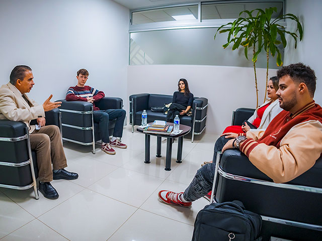 Visita de los Estudiantes de Incoming a Rectoría: Una Grata Experiencia Internacional