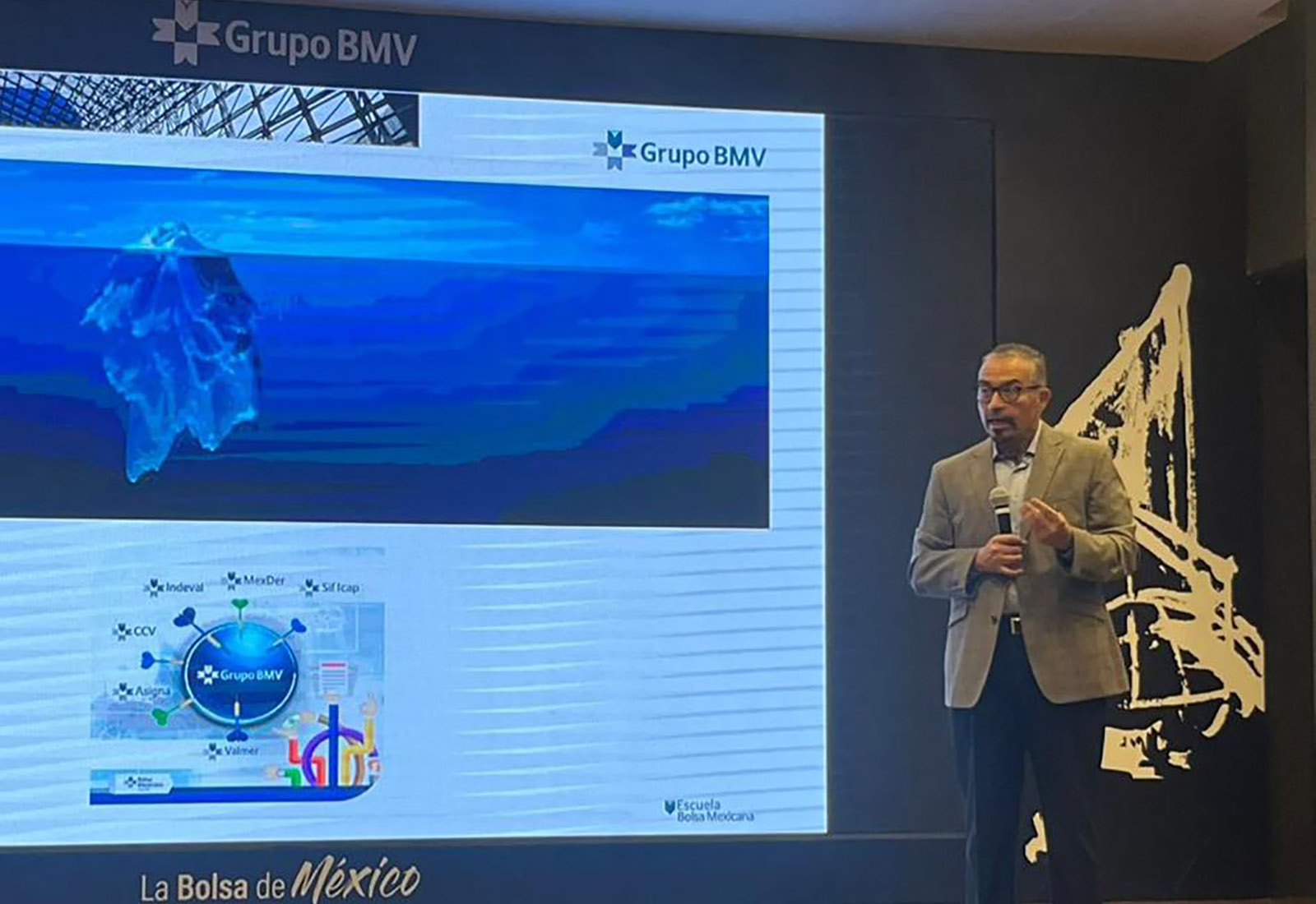 3 / 5 - Alumnos de Dirección Financiera y de Finanzas y Contaduría Pública Realizan Viaje 3 / 5 - Alumnos de Dirección Financiera y de Finanzas y Contaduría Pública Realizan Viaje