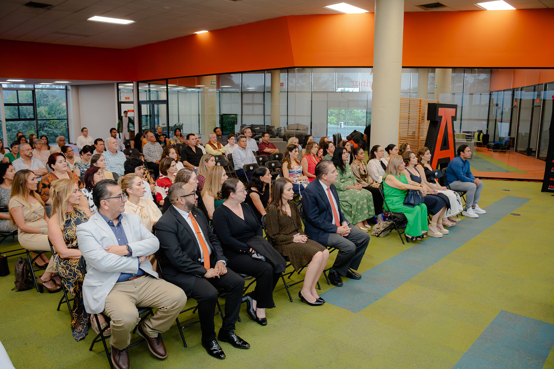 5 / 76 - Clausura de los Diplomados en Desarrollo Integral, en Duelo y Resiliencia y en Diseño de