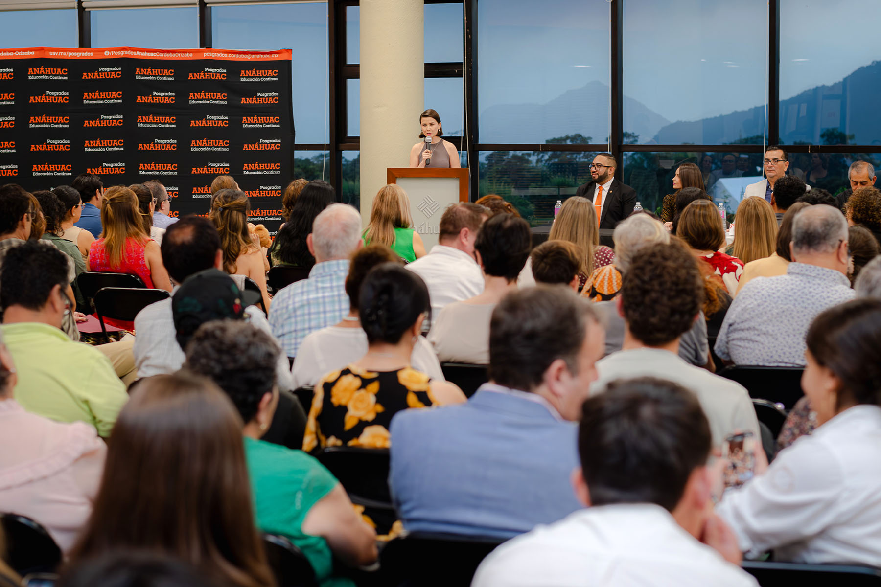 40 / 76 - Clausura de los Diplomados en Desarrollo Integral, en Duelo y Resiliencia y en Diseño