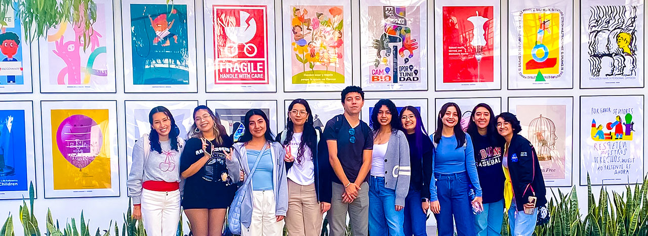 Estudiantes de Diseño Gráfico en el Encuentro Ecos Creativos de la Bienal Internacional de