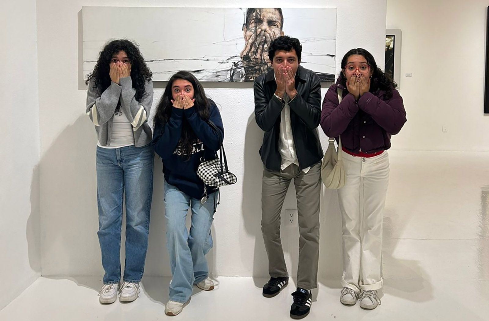 2 / 19 - Estudiantes de Diseño Gráfico en el Encuentro Ecos Creativos de la Bienal Internacional