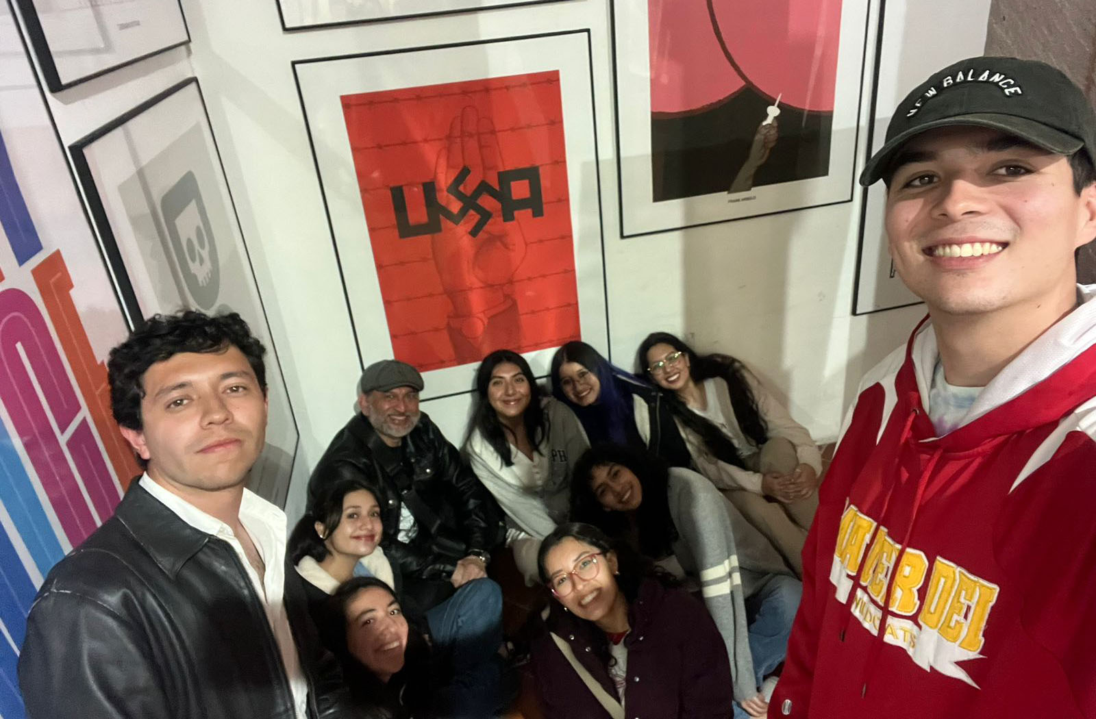 10 / 19 - Estudiantes de Diseño Gráfico en el Encuentro Ecos Creativos de la Bienal