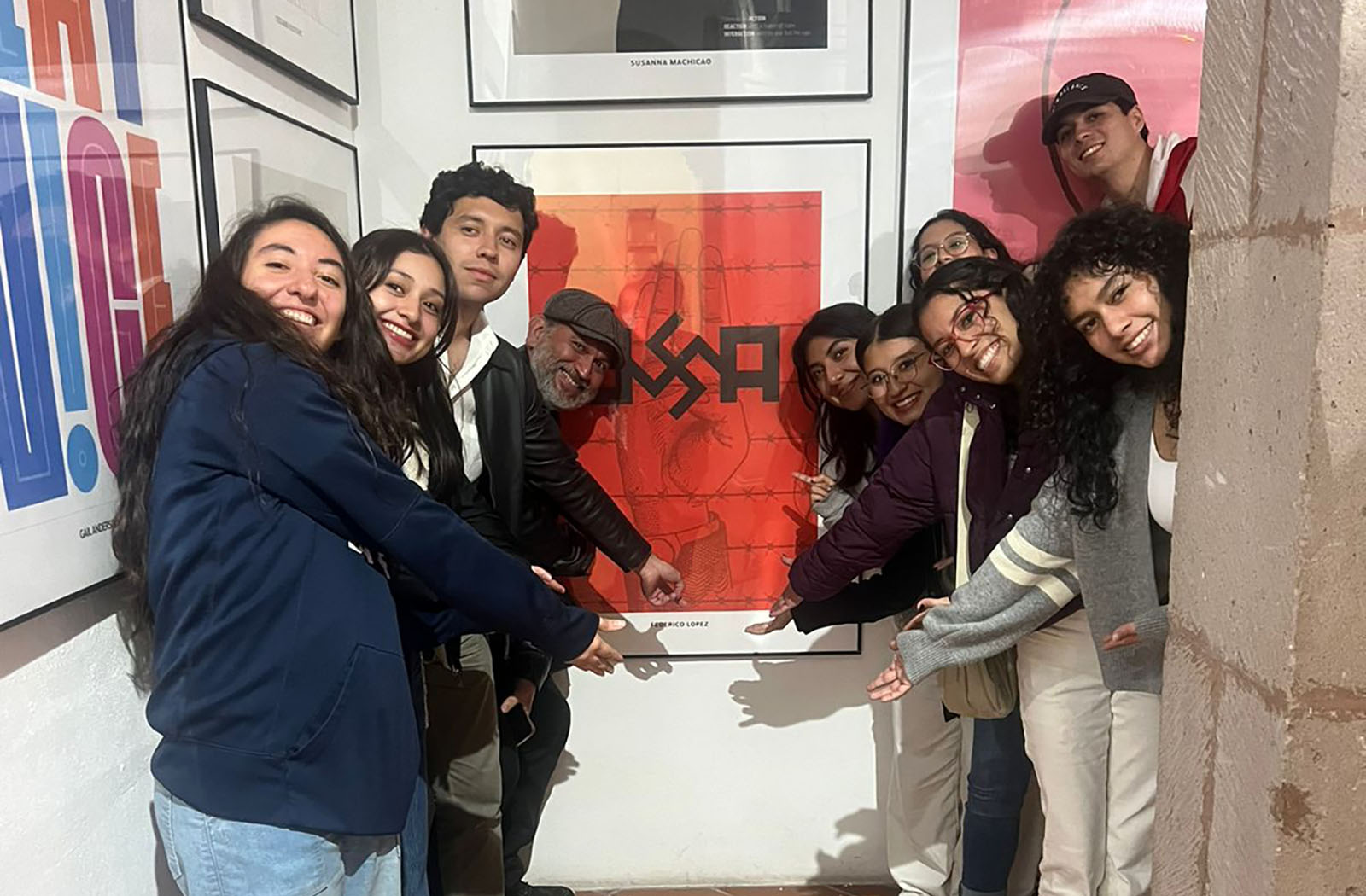11 / 19 - Estudiantes de Diseño Gráfico en el Encuentro Ecos Creativos de la Bienal