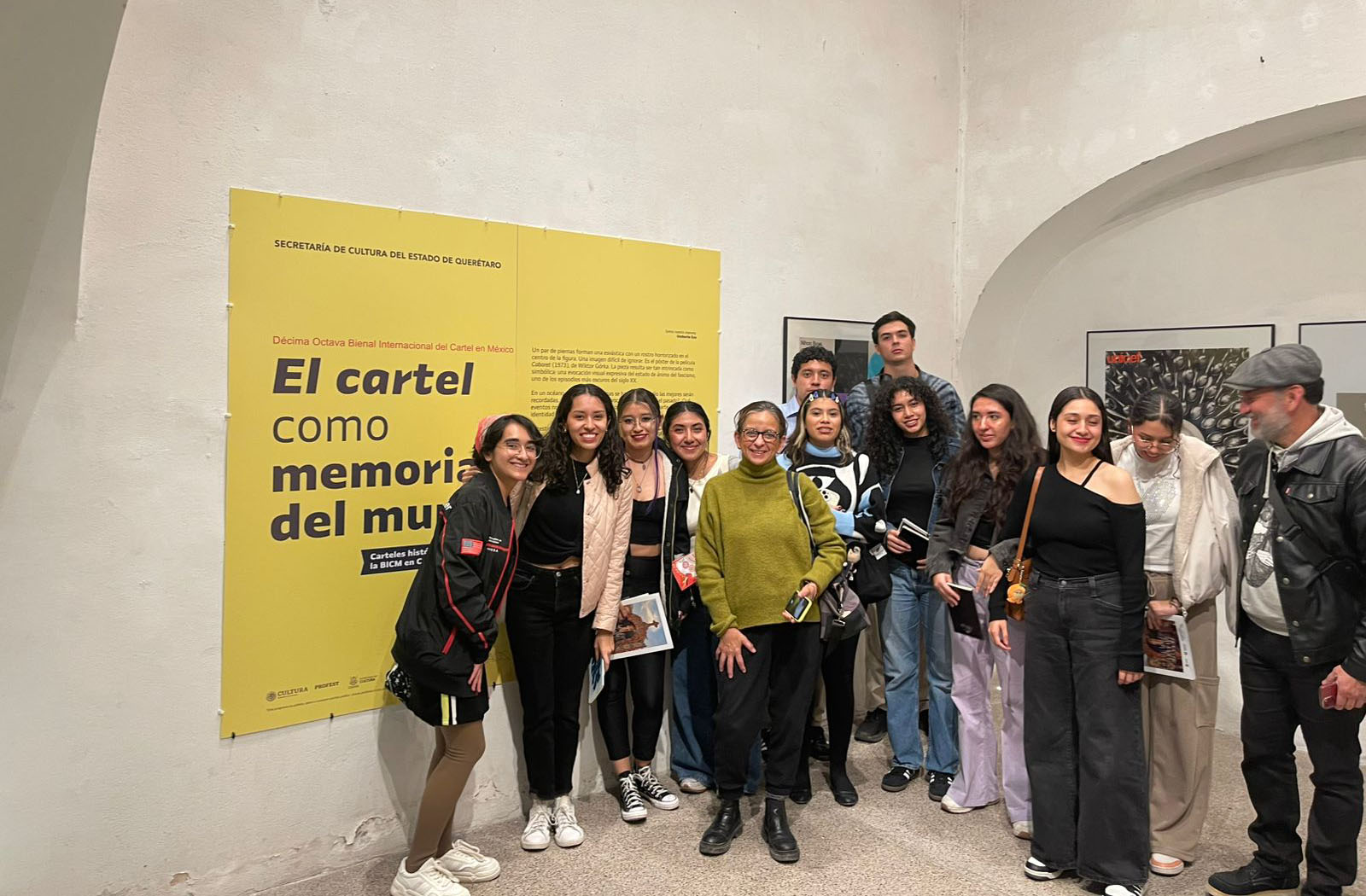 12 / 19 - Estudiantes de Diseño Gráfico en el Encuentro Ecos Creativos de la Bienal