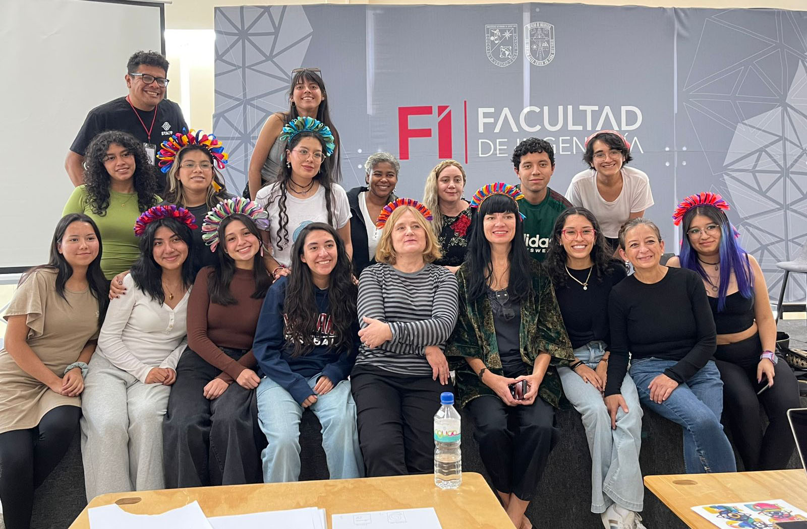 14 / 19 - Estudiantes de Diseño Gráfico en el Encuentro Ecos Creativos de la Bienal