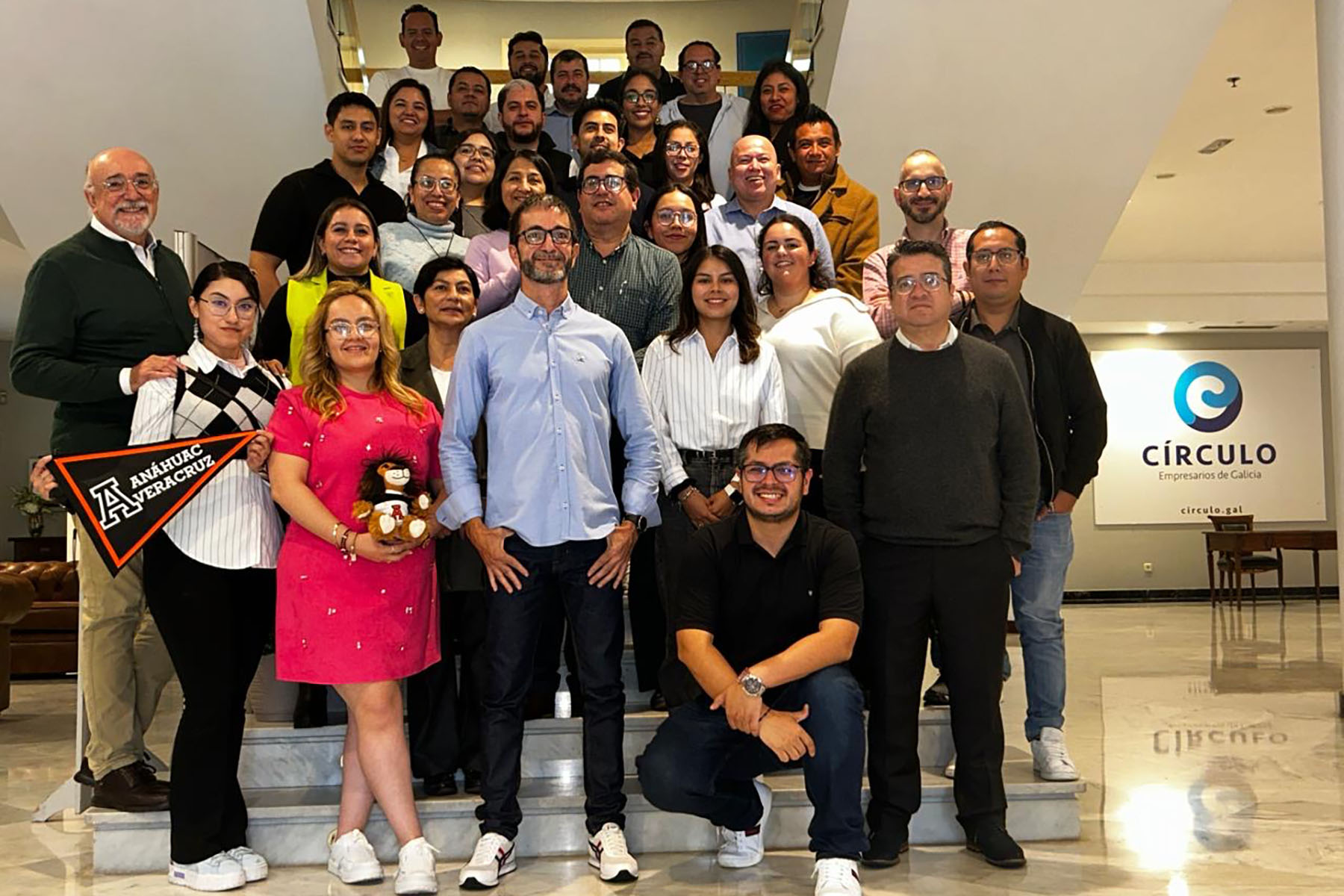 2 / 3 - Estudiantes de Posgrado Concluyen Experiencia Única Enfocada al Sector Empresarial y
