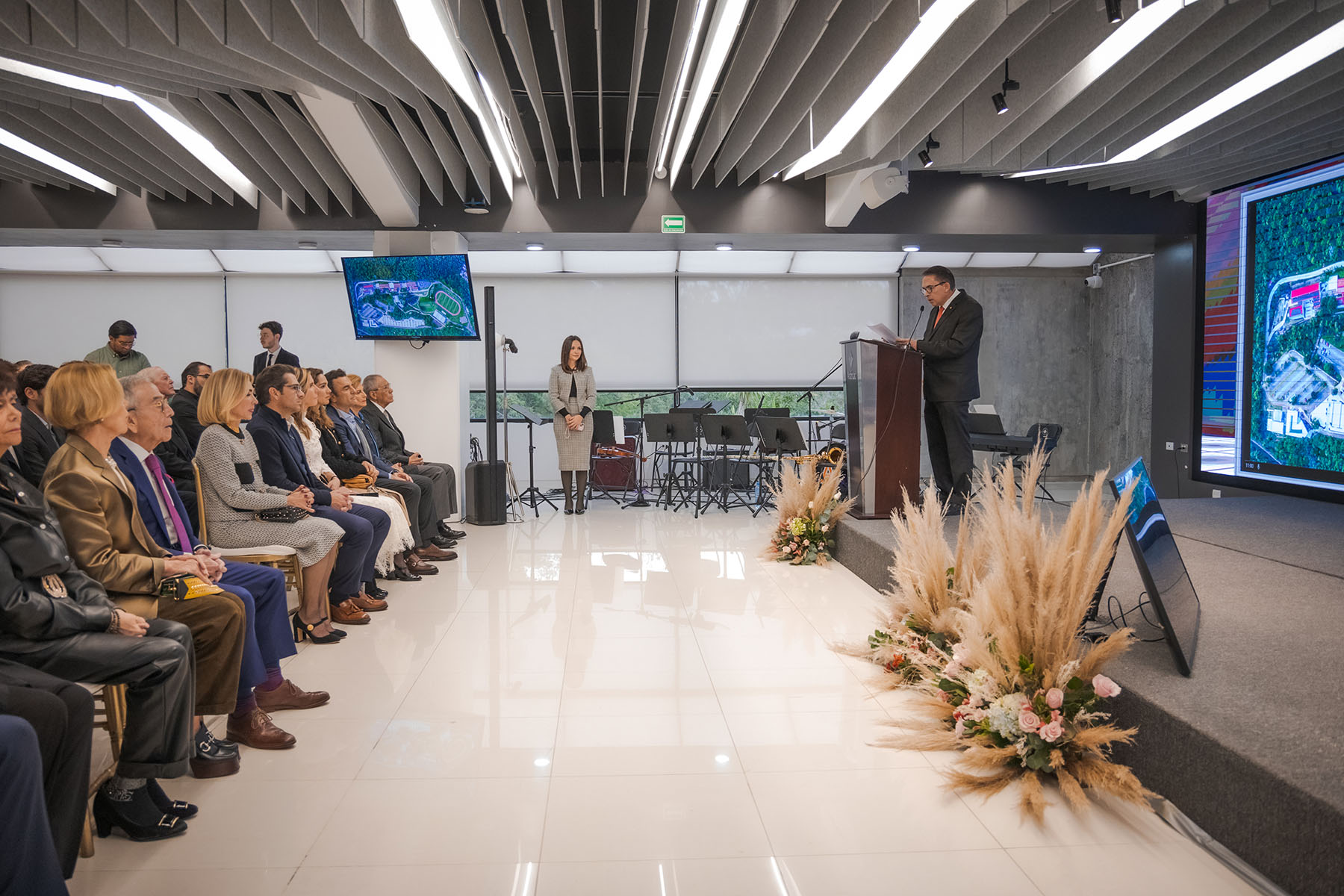6 / 82 - Homenaje al Dr. Alfredo Chedraui Obeso, Presidente Fundador y Vitalicio de Nuestra
