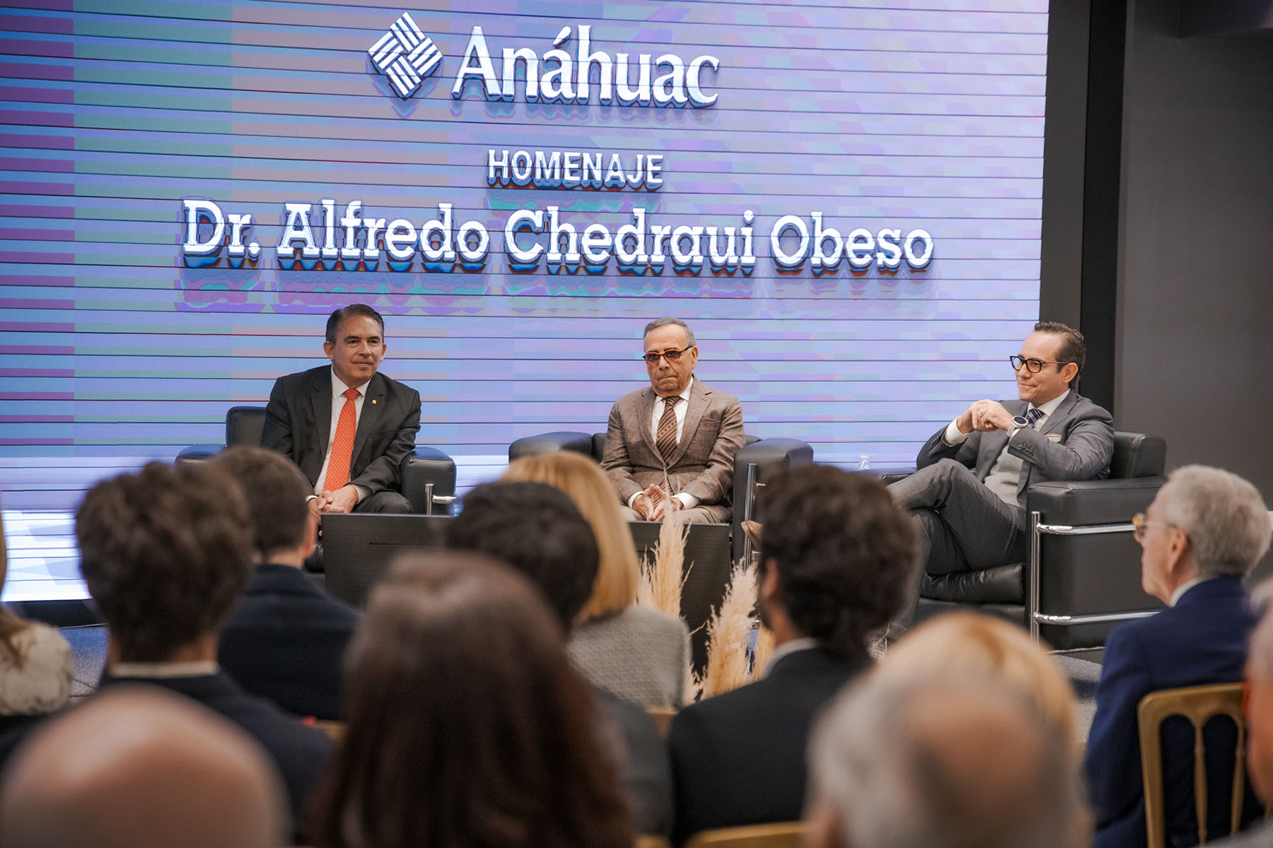 11 / 82 - Homenaje al Dr. Alfredo Chedraui Obeso, Presidente Fundador y Vitalicio de Nuestra