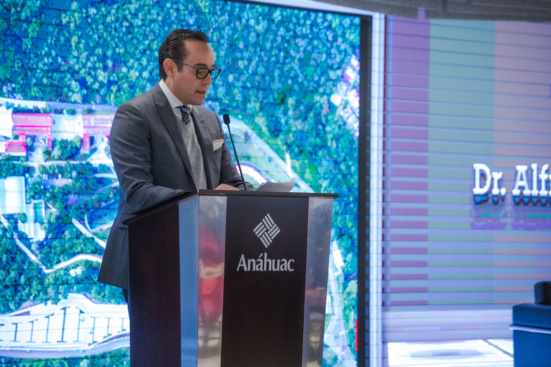 30 / 82 - Homenaje al Dr. Alfredo Chedraui Obeso, Presidente Fundador y Vitalicio de Nuestra