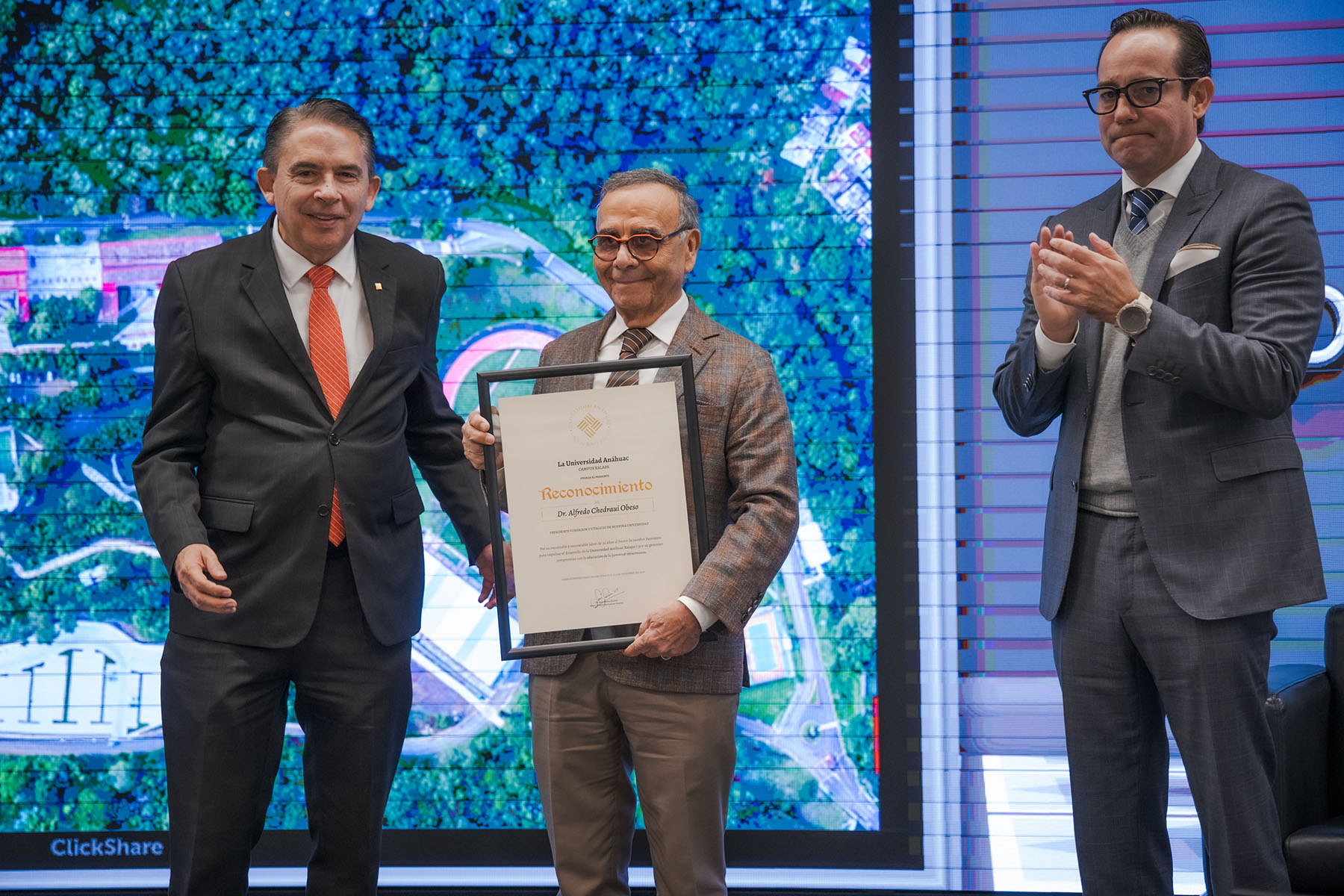 37 / 82 - Homenaje al Dr. Alfredo Chedraui Obeso, Presidente Fundador y Vitalicio de Nuestra