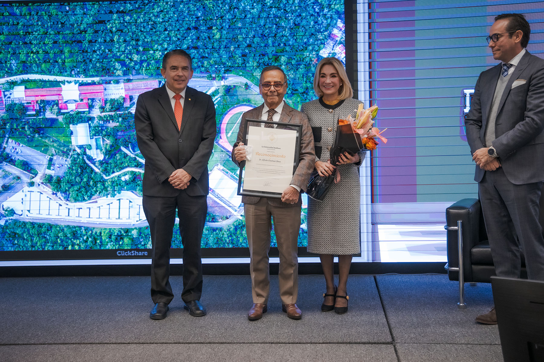 40 / 82 - Homenaje al Dr. Alfredo Chedraui Obeso, Presidente Fundador y Vitalicio de Nuestra